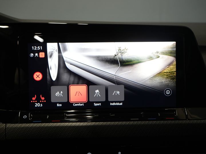 Volkswagen Golf Хетчбек 1.5 eTSI 150 к.с. R-Line (DEMO) NL Авто/ Панорамний/ Адапт.круїз/ Світлодіоди/ Black Pack/ Віртуальний кокпіт/ Кермо/ Carplay/ Seatverw./ Am
