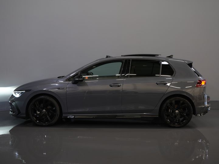 Volkswagen Golf Хетчбек 1.5 eTSI 150 к.с. R-Line (DEMO) NL Авто/ Панорамний/ Адапт.круїз/ Світлодіоди/ Black Pack/ Віртуальний кокпіт/ Кермо/ Carplay/ Seatverw./ Am