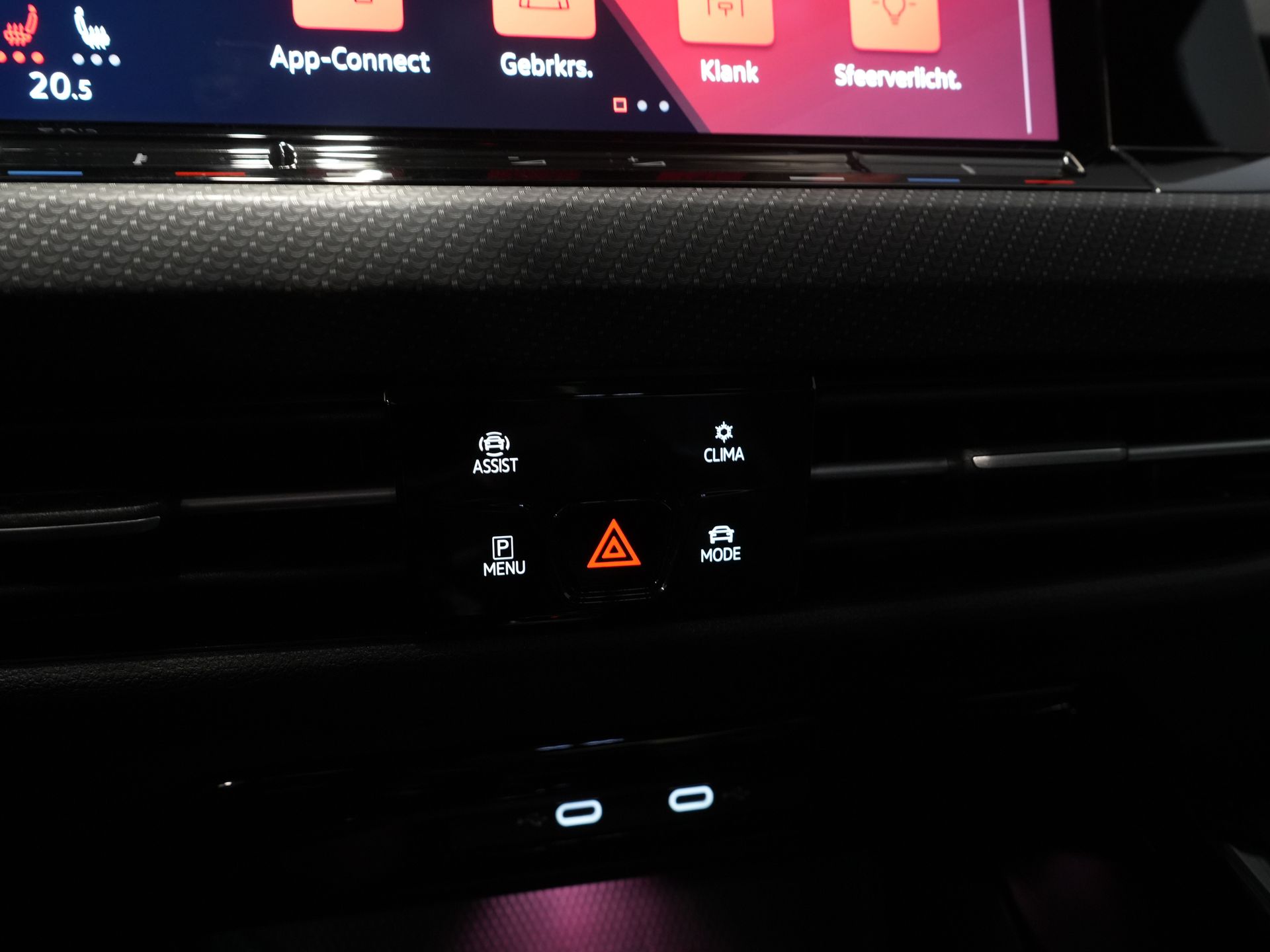 Volkswagen Golf Хетчбек 1.5 eTSI 150 к.с. R-Line (DEMO) NL Авто/ Панорамний/ Адапт.круїз/ Світлодіоди/ Black Pack/ Віртуальний кокпіт/ Кермо/ Carplay/ Seatverw./ Am