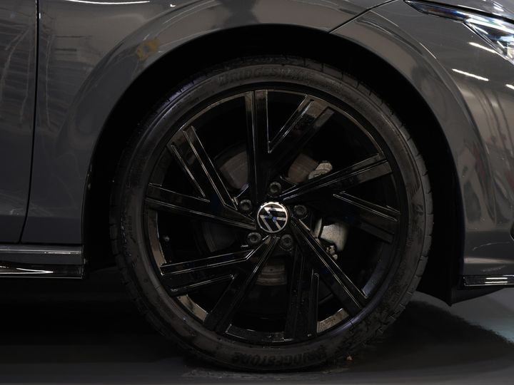 Volkswagen Golf Хетчбек 1.5 eTSI 150 к.с. R-Line (DEMO) NL Авто/ Панорамний/ Адапт.круїз/ Світлодіоди/ Black Pack/ Віртуальний кокпіт/ Кермо/ Carplay/ Seatverw./ Am