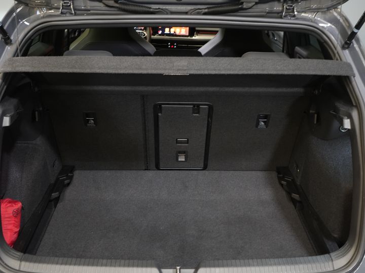 Volkswagen Golf Хетчбек 1.5 eTSI 150 к.с. R-Line (DEMO) NL Авто/ Панорамний/ Адапт.круїз/ Світлодіоди/ Black Pack/ Віртуальний кокпіт/ Кермо/ Carplay/ Seatverw./ Am