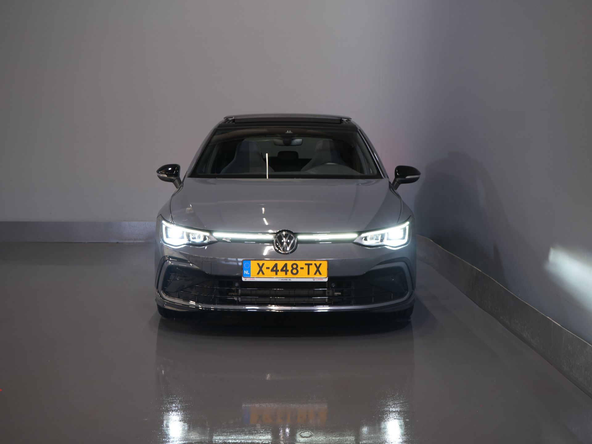 Volkswagen Golf Хетчбек 1.5 eTSI 150 к.с. R-Line (DEMO) NL Авто/ Панорамний/ Адапт.круїз/ Світлодіоди/ Black Pack/ Віртуальний кокпіт/ Кермо/ Carplay/ Seatverw./ Am