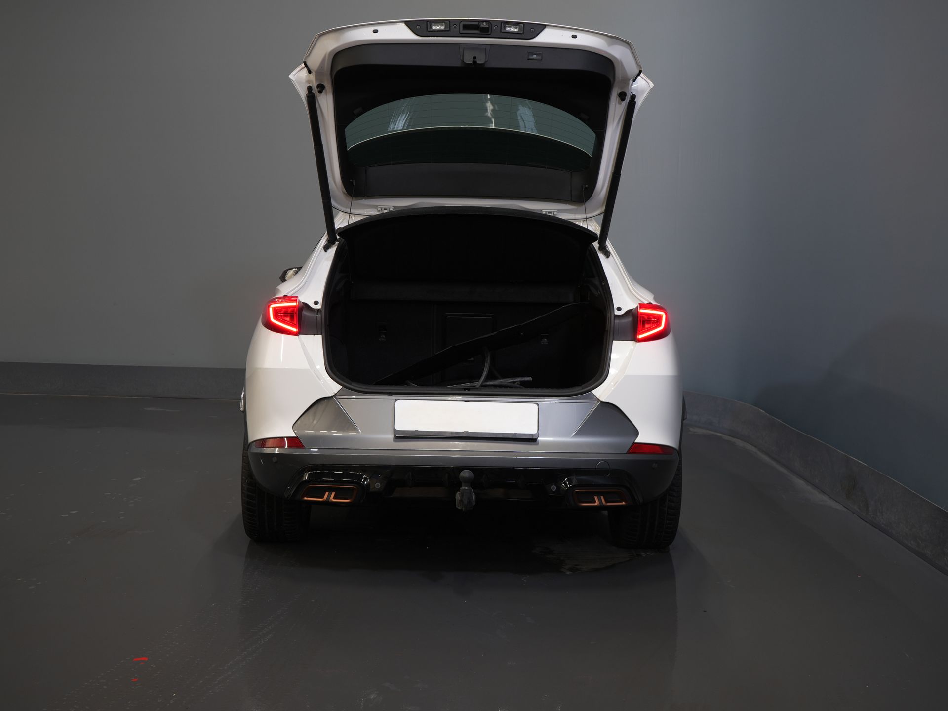 CUPRA Formentor SUV 1.4 e-Hybrid 245 pk VZ Performance Matrix/ Pano/ Adapt.Cruise/ Elek.Trekhaak/ Mem.Stoel/ Leder/ Navi/ Stoelverw./ Stuurverw./ Cl