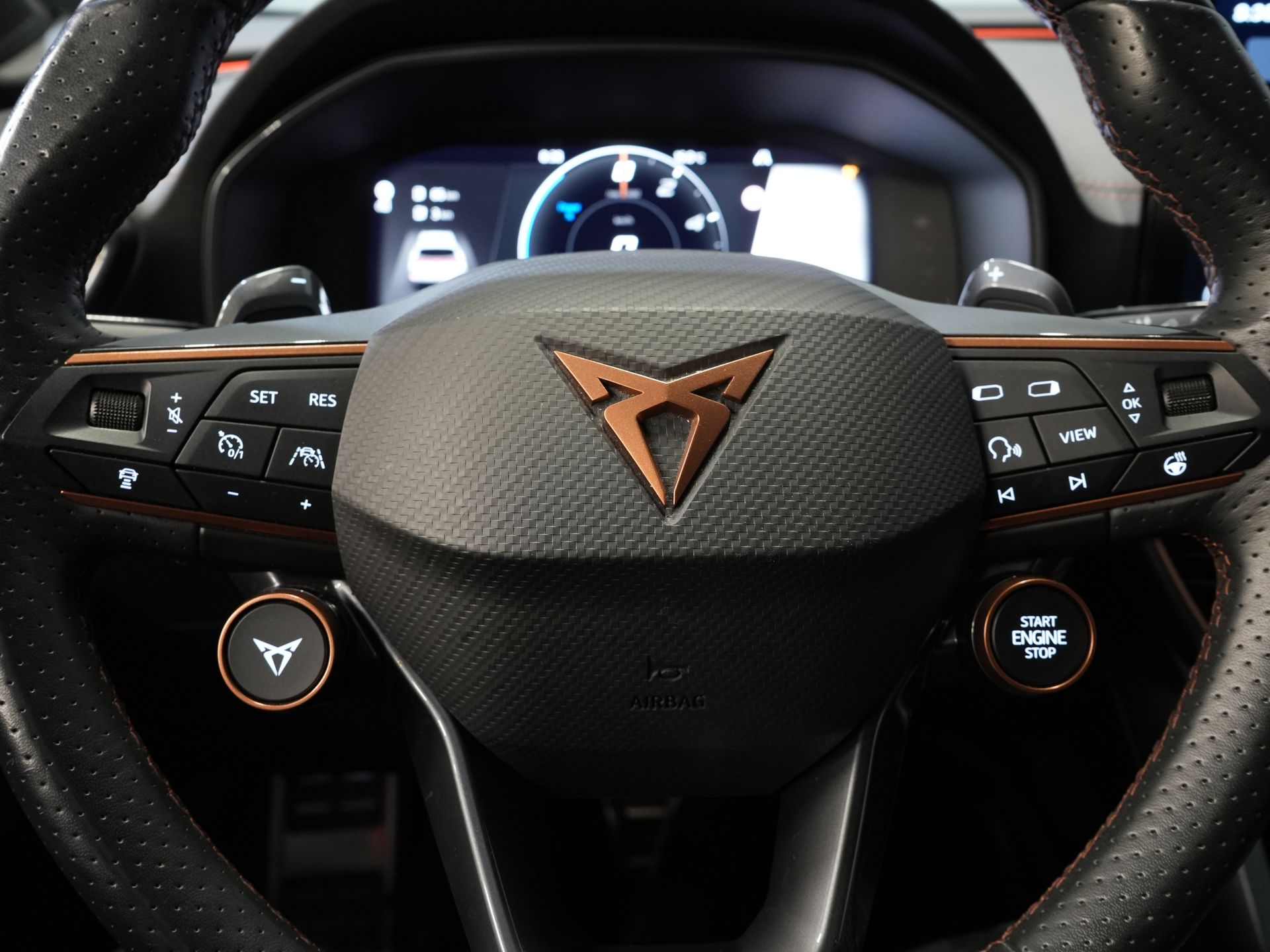 CUPRA Formentor SUV 1.4 e-Hybrid 245 pk VZ Performance Matrix/ Pano/ Adapt.Cruise/ Elek.Trekhaak/ Mem.Stoel/ Leder/ Navi/ Stoelverw./ Stuurverw./ Cl