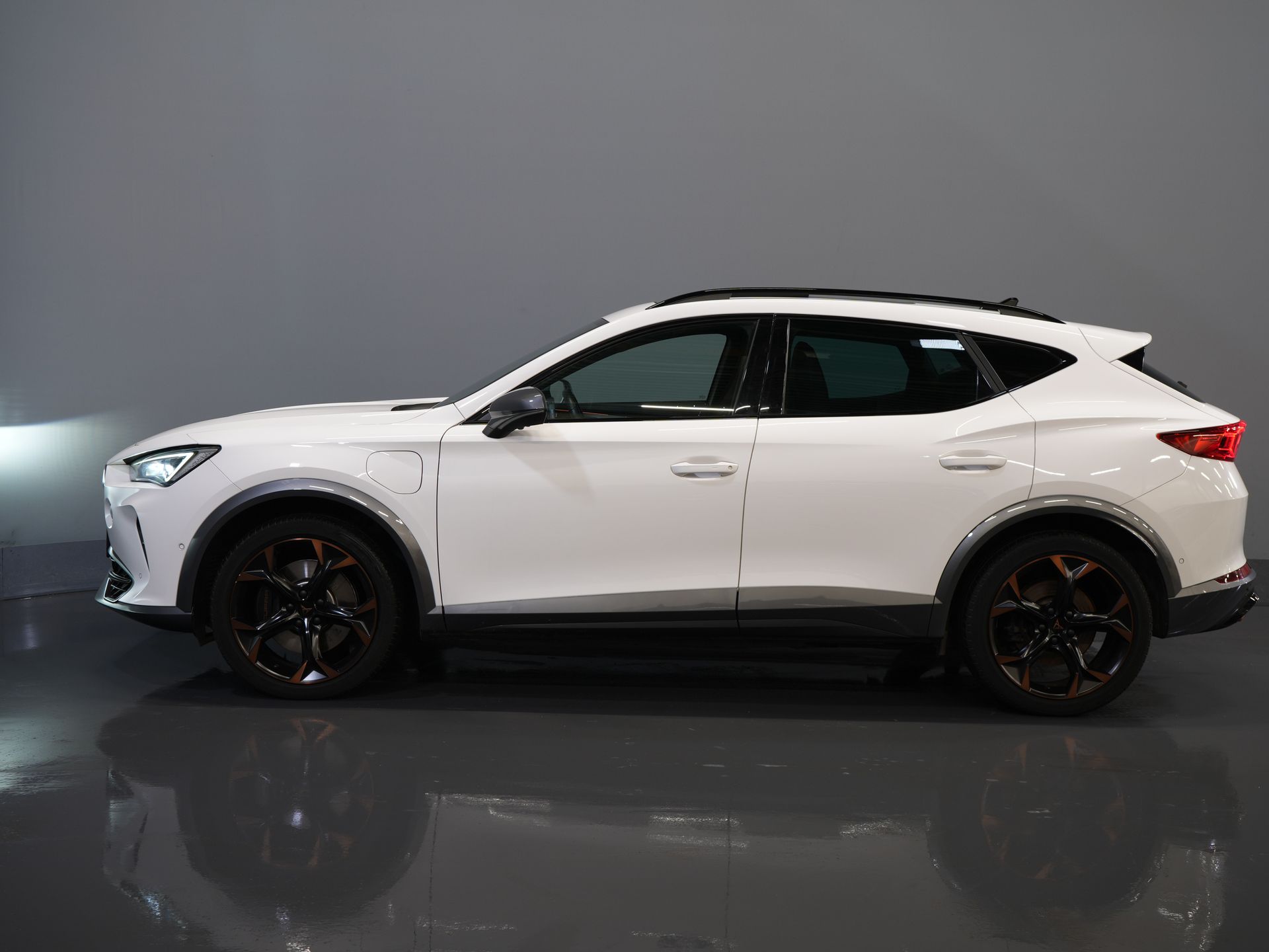 CUPRA Formentor SUV 1.4 e-Hybrid 245 pk VZ Performance Matrix/ Pano/ Adapt.Cruise/ Elek.Trekhaak/ Mem.Stoel/ Leder/ Navi/ Stoelverw./ Stuurverw./ Cl