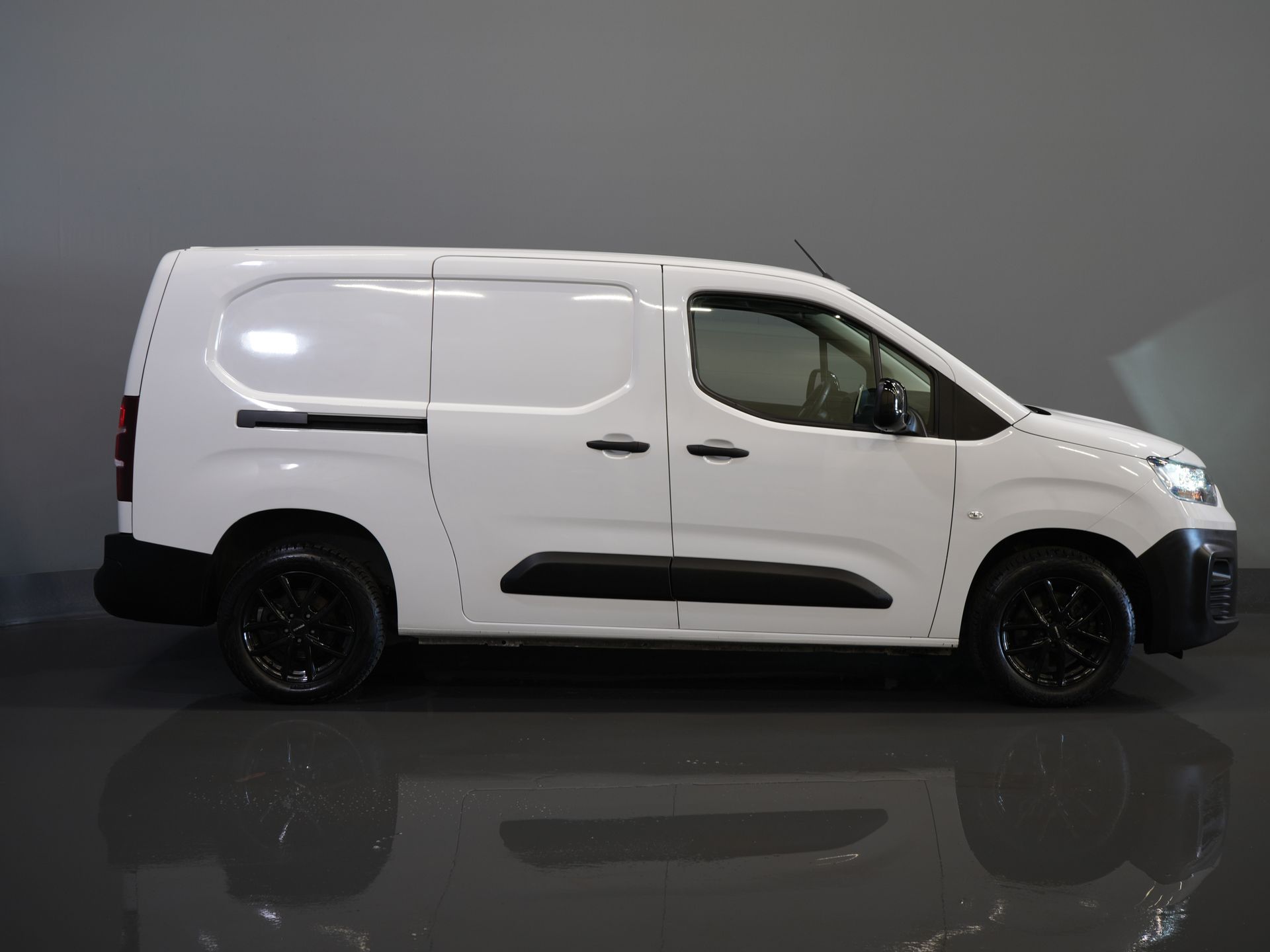 Fiat Doblò Van 1.5D 130 hp L2 Belt.V/ CarPlay/ Navi/ Kamera/ PDC/ LMV/ Cruise/ Airco