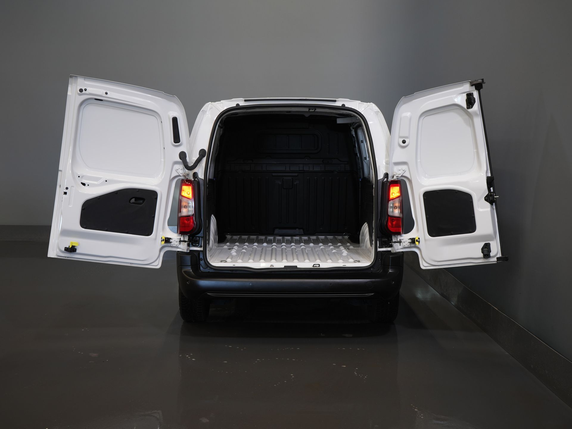 Fiat Doblò Van 1.5D 130 hp L2 Belt.V/ CarPlay/ Navi/ Kamera/ PDC/ LMV/ Cruise/ Airco