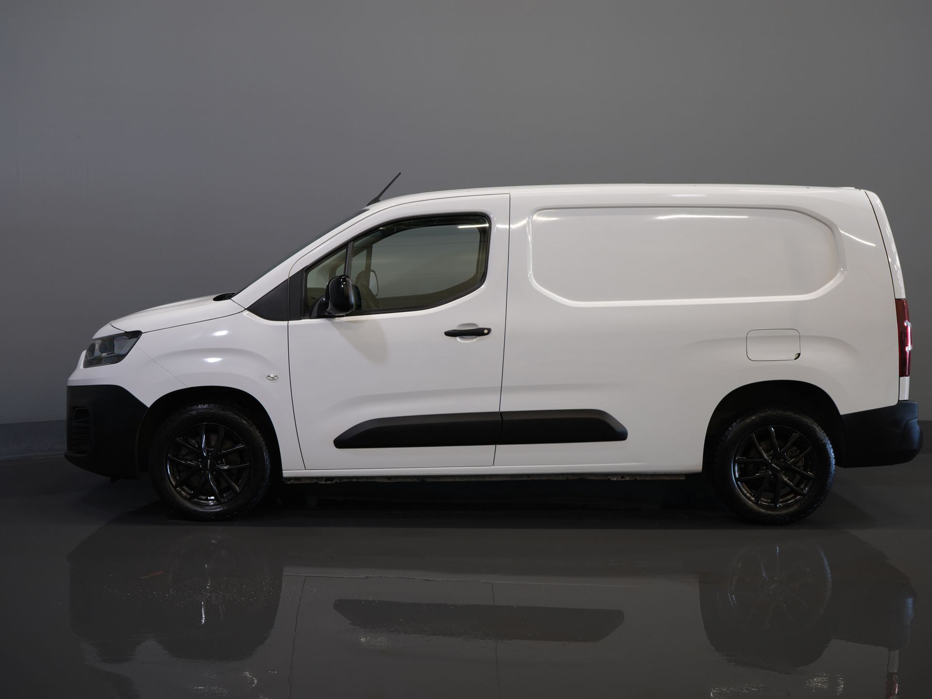 Fiat Doblò Van 1.5D 130 hp L2 Belt.V/ CarPlay/ Navi/ Kamera/ PDC/ LMV/ Cruise/ Airco