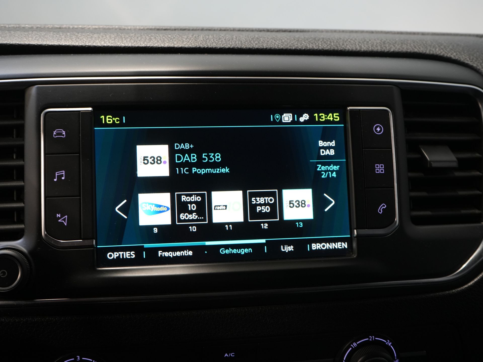 Peugeot e-Expert Bestelbus Premium 50 kWh 230 km WLTP Snellader/ Elek.dakventilator/ Navi/ Carplay/ Camera/ PDC/ Cruise/ Airco