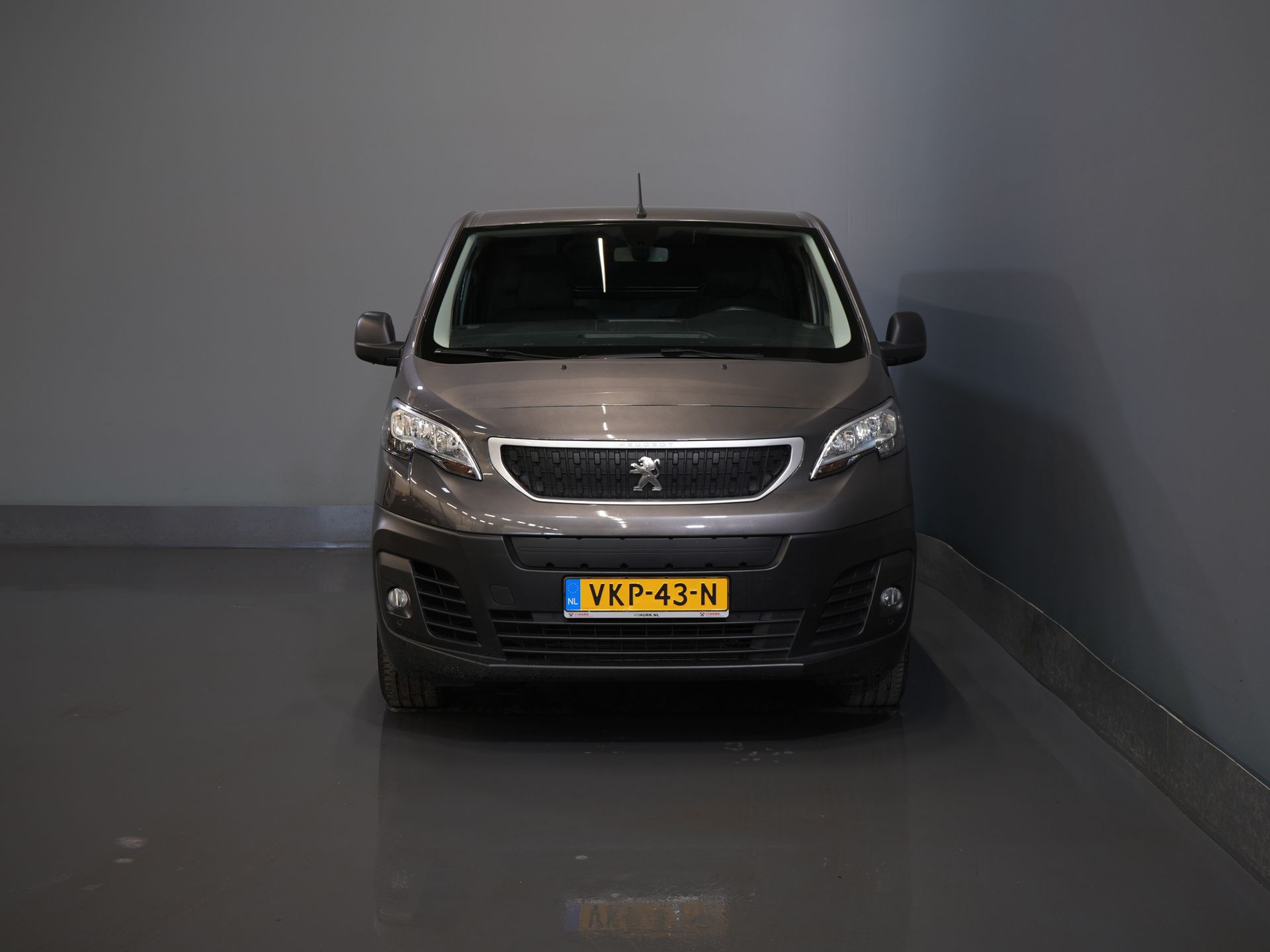 Peugeot e-Expert Bestelbus Premium 50 kWh 230 km WLTP Snellader/ Elek.dakventilator/ Navi/ Carplay/ Camera/ PDC/ Cruise/ Airco