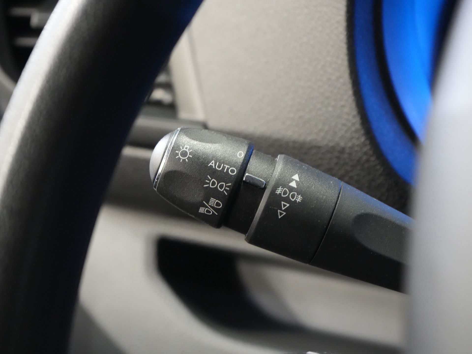 Peugeot e-Expert Bestelbus Premium 50 kWh 230 km WLTP Snellader/ Elek.dakventilator/ Navi/ Carplay/ Camera/ PDC/ Cruise/ Airco