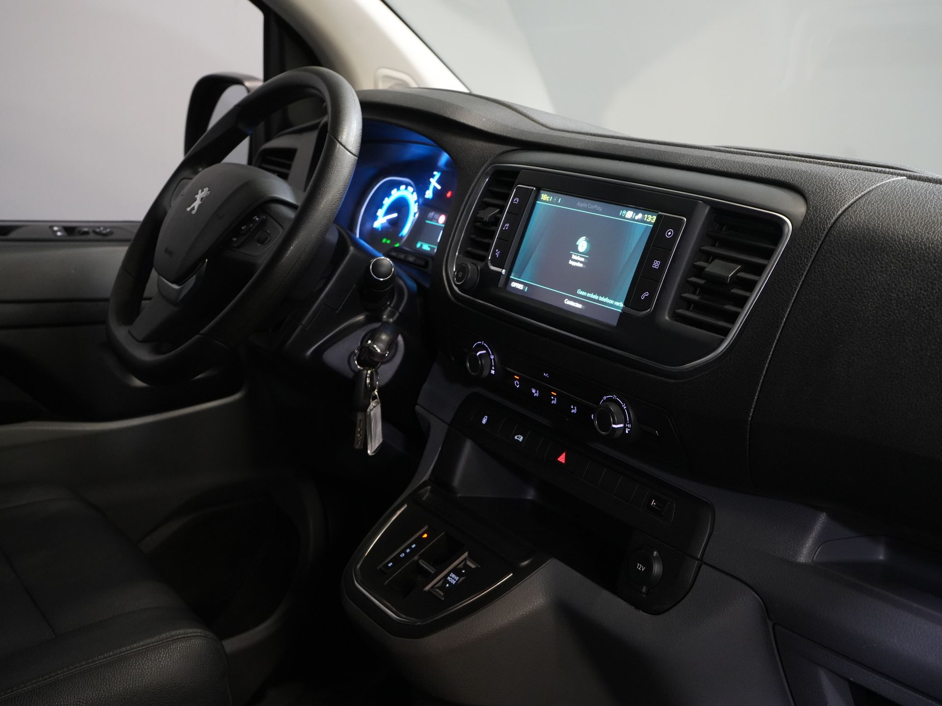 Peugeot e-Expert Bestelbus Premium 50 kWh 230 km WLTP Snellader/ Elek.dakventilator/ Navi/ Carplay/ Camera/ PDC/ Cruise/ Airco