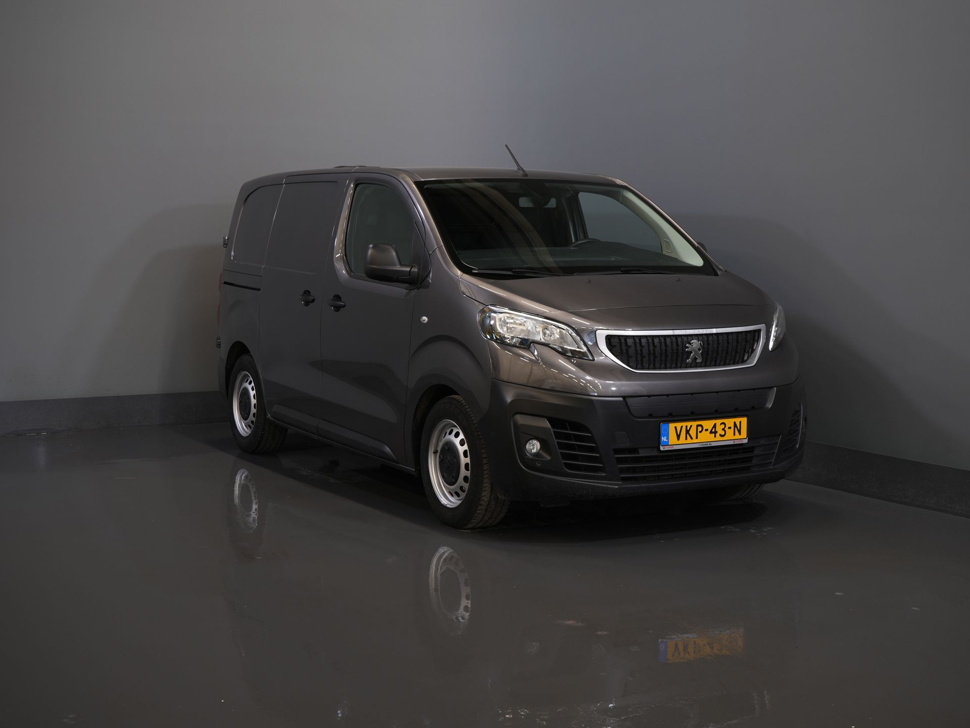 Peugeot e-Expert Bestelbus Premium 50 kWh 230 km WLTP Snellader/ Elek.dakventilator/ Navi/ Carplay/ Camera/ PDC/ Cruise/ Airco