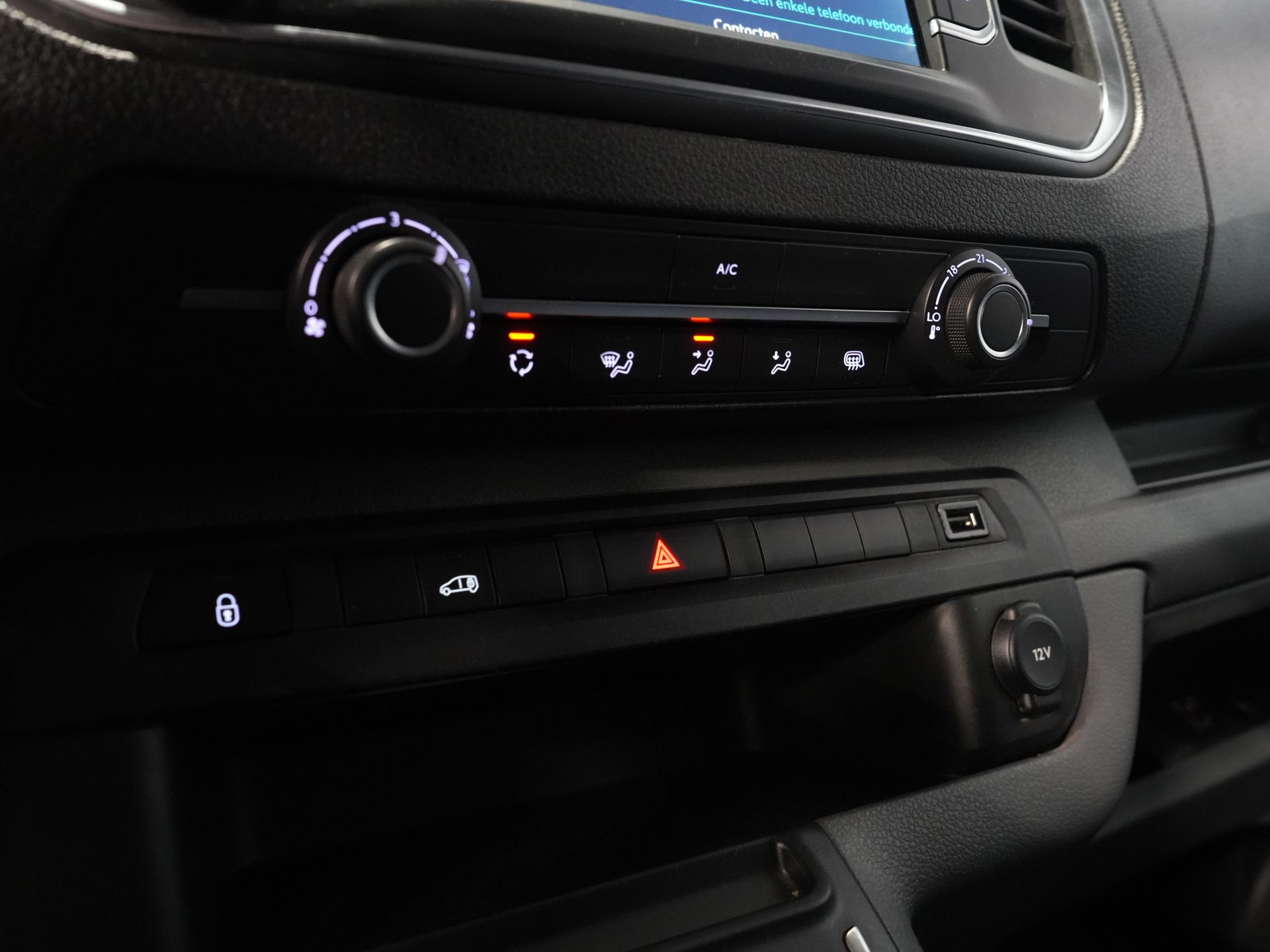 Peugeot e-Expert Bestelbus Premium 50 kWh 230 km WLTP Snellader/ Elek.dakventilator/ Navi/ Carplay/ Camera/ PDC/ Cruise/ Airco