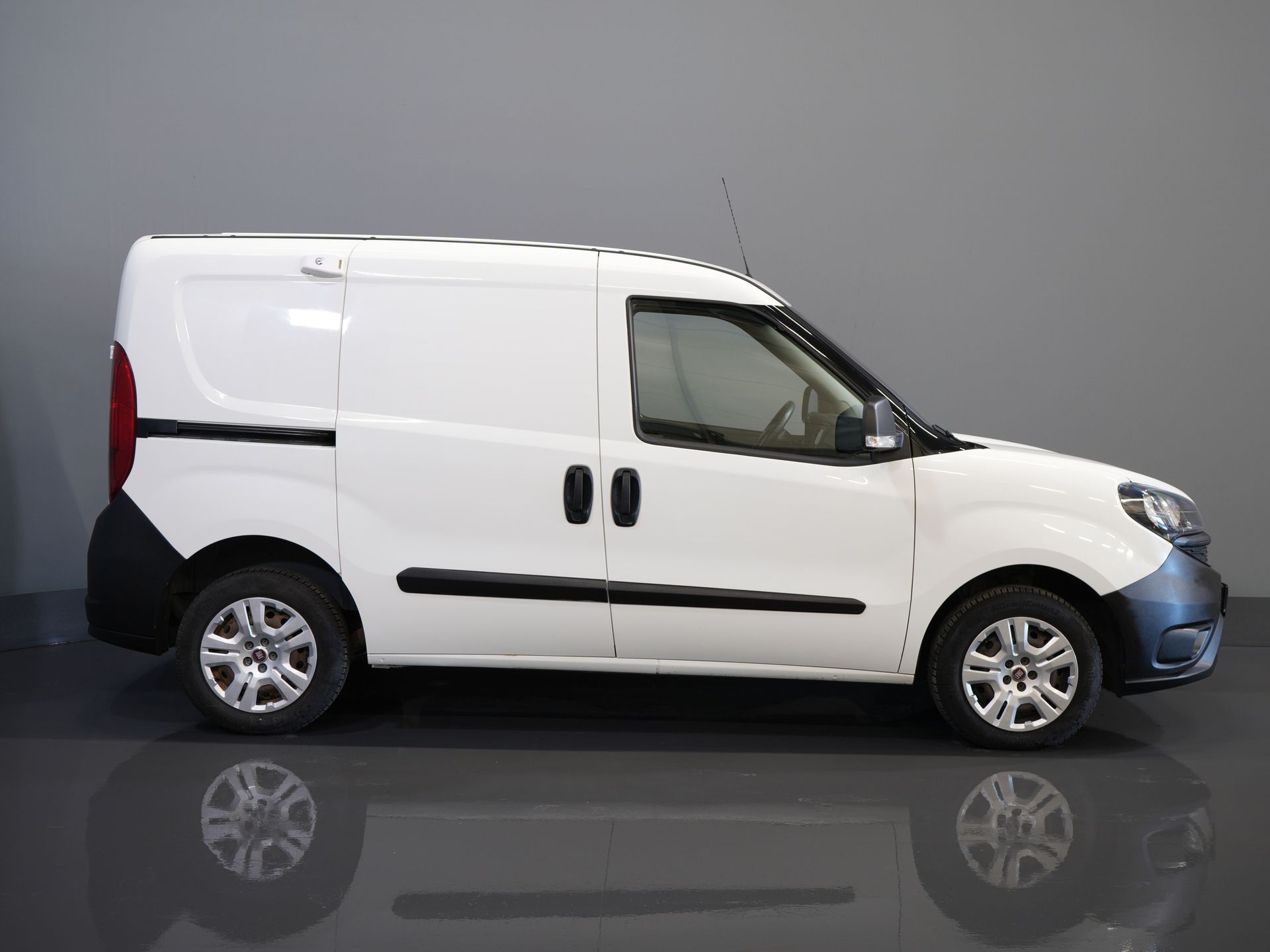 Fiat Dobló Cargo Bestelbus 1.3 MJ BPM VRIJ! 7x Voorraad NL Auto/ Airco/ Bluetooth/ Betimmering