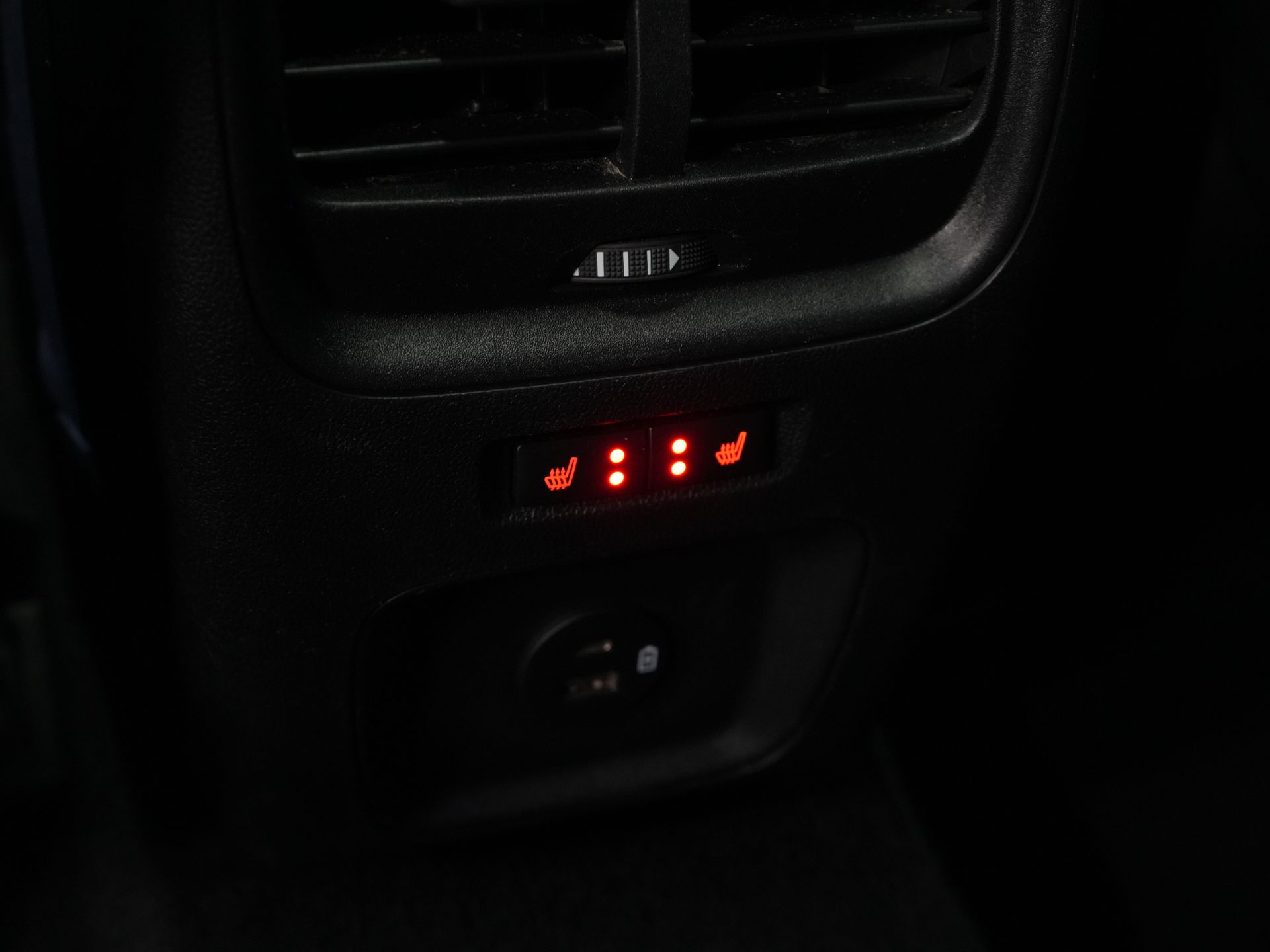 Ford Kuga SUV 2.5 PHEV 225 pk Vignale LED/ Pano/ Adapt.Cruise/ B&O/ Leder/ Elek.Klep/ Head-up/ Memory/ Stoelverw./ Stuurverw./ CarPlay/ 360 Ca