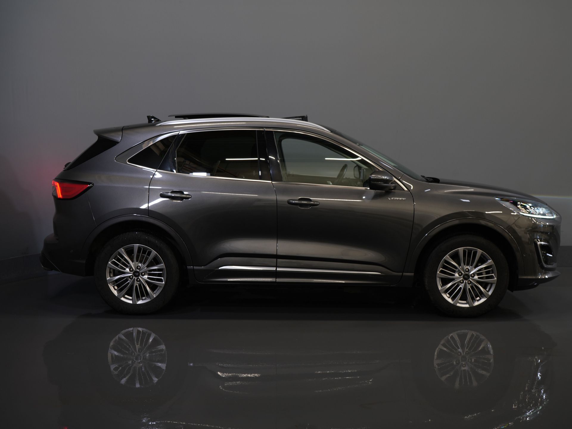 Ford Kuga SUV 2.5 PHEV 225 pk Vignale LED/ Pano/ Adapt.Cruise/ B&O/ Leder/ Elek.Klep/ Head-up/ Memory/ Stoelverw./ Stuurverw./ CarPlay/ 360 Ca