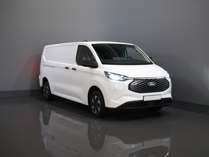 Ford E-Transit Custom Vans 340 L2 65 kWh 330 km WLTP 2.3t Amperaj remorcare/ Încărcător rapid/ LED/ Încălzire stand/ Volan/ Volan/ Parbriz/ Carplay/ Cameră/