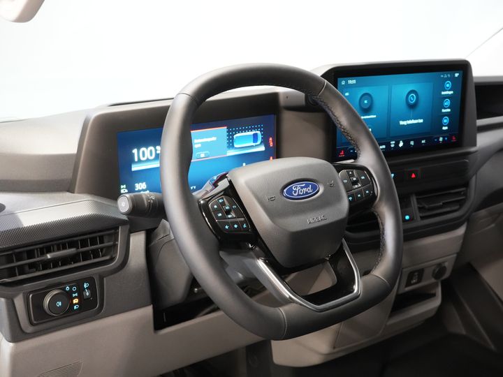 Ford E-Transit Custom Vans 340 L2 65 kWh 330 km WLTP 2.3t Amperaj remorcare/ Încărcător rapid/ LED/ Încălzire stand/ Volan/ Volan/ Parbriz/ Carplay/ Cameră/