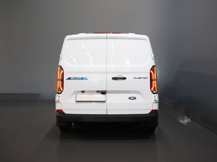 Ford E-Transit Custom Vans 340 L2 65 kWh 330 km WLTP 2.3t Amperaj remorcare/ Încărcător rapid/ LED/ Încălzire stand/ Volan/ Volan/ Parbriz/ Carplay/ Cameră/