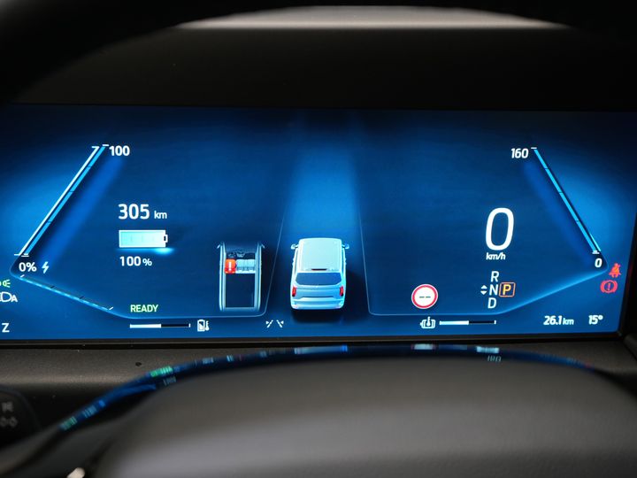 Ford E-Transit Custom Vans 340 L2 65 kWh 330 km WLTP 2.3t Amperaj remorcare/ Încărcător rapid/ LED/ Încălzire stand/ Volan/ Volan/ Parbriz/ Carplay/ Cameră/