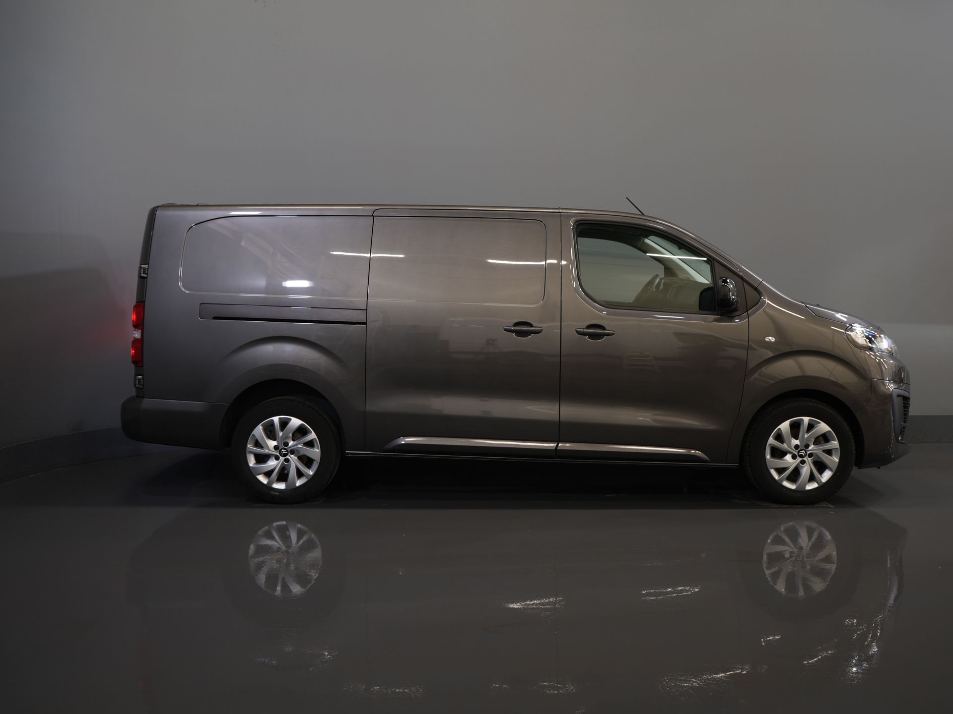 Citroën Jumpy Bestelbus 2.0 HDI 180 pk Aut. L3 2x Schuifdeur/ Carplay/ Camera/ PDC/ LMV/ Cruise/ Airco