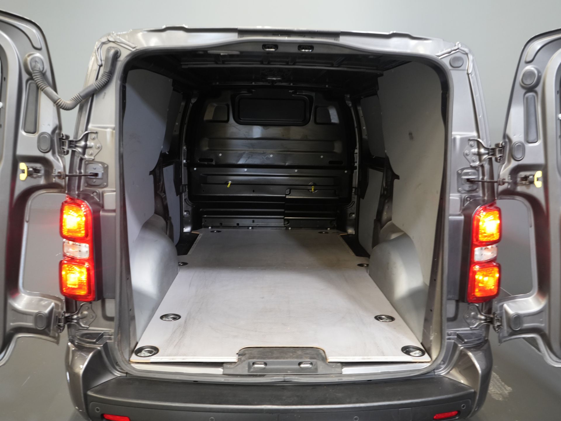 Citroën Jumpy Bestelbus 2.0 HDI 180 pk Aut. L3 2x Schuifdeur/ Carplay/ Camera/ PDC/ LMV/ Cruise/ Airco