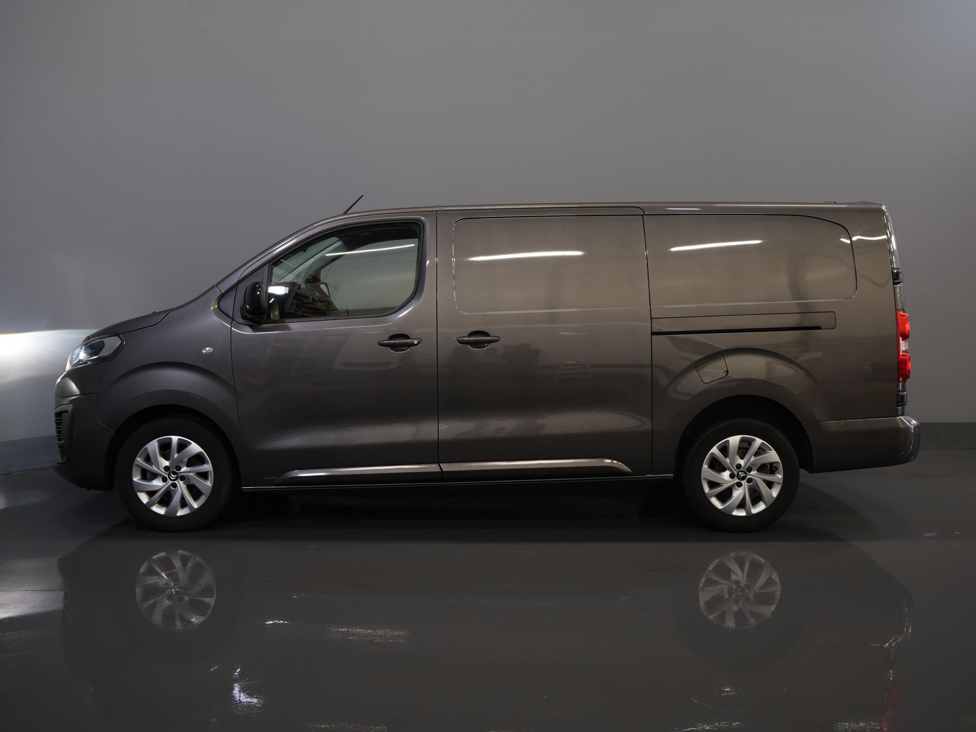 Citroën Jumpy Bestelbus 2.0 HDI 180 pk Aut. L3 2x Schuifdeur/ Carplay/ Camera/ PDC/ LMV/ Cruise/ Airco