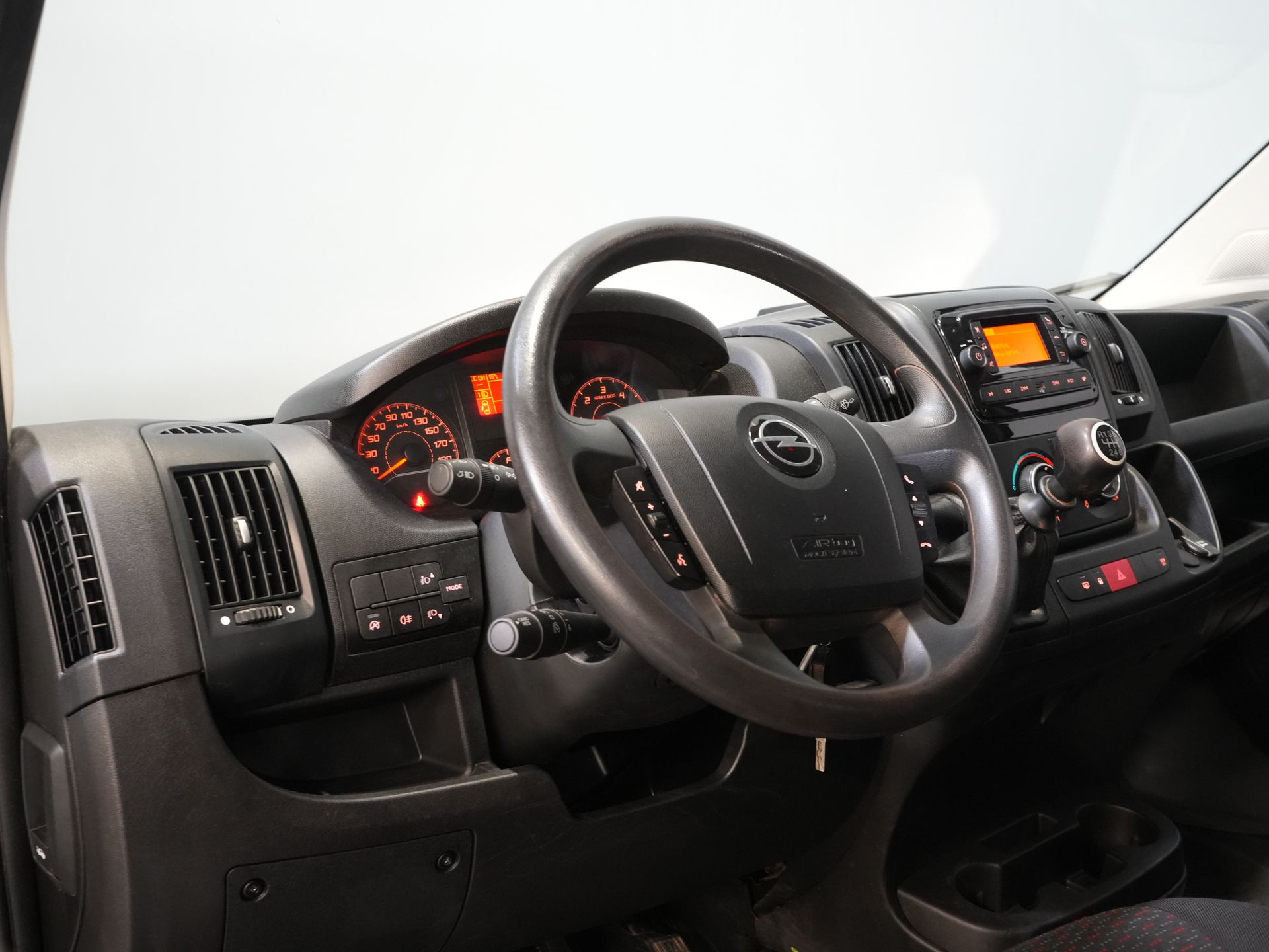 Opel Movano Open laadbak 2.2 140 pk DC Dubbel Cabine Open Laadbak/ 7 Pers./ 2.5t Trekverm./ Cruise/ Airco/ 288x215x35/ Pick up