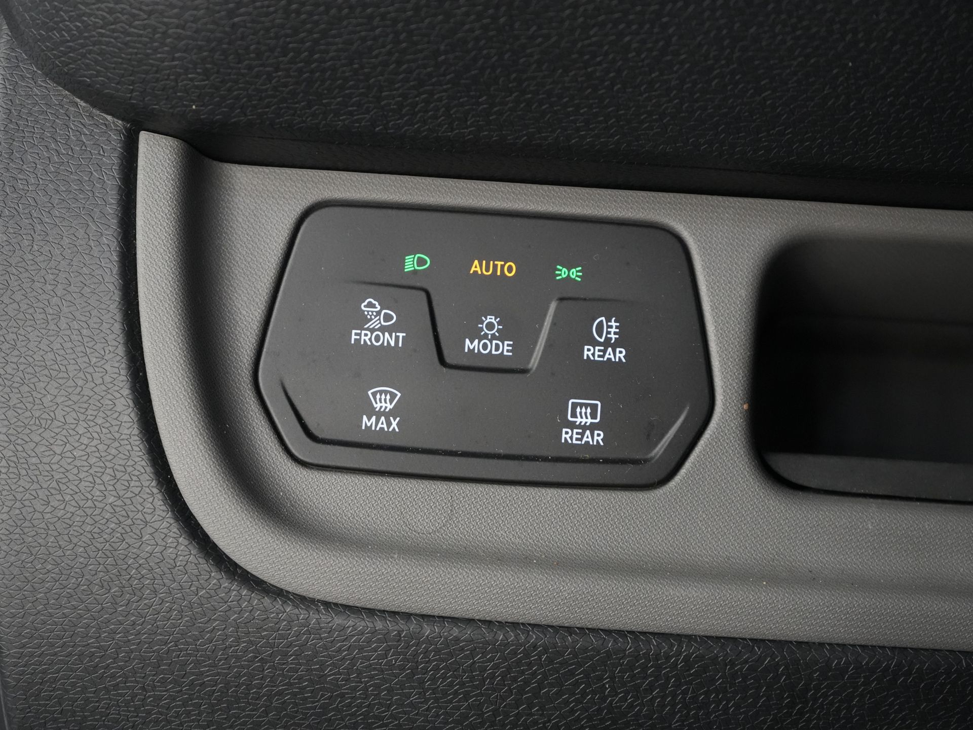 Volkswagen ID. Buzz Van Cargo 77 kWh 423km WLTP LED/ Climă/ Carplay/ Adapt. Cruise/ Seatverw./ Cameră/ PDC