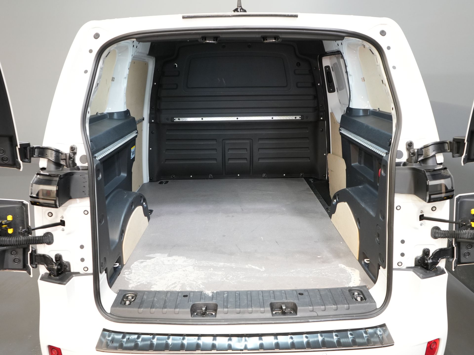 Volkswagen ID. Buzz Van Cargo 77 kWh 423km WLTP LED/ Climă/ Carplay/ Adapt. Cruise/ Seatverw./ Cameră/ PDC