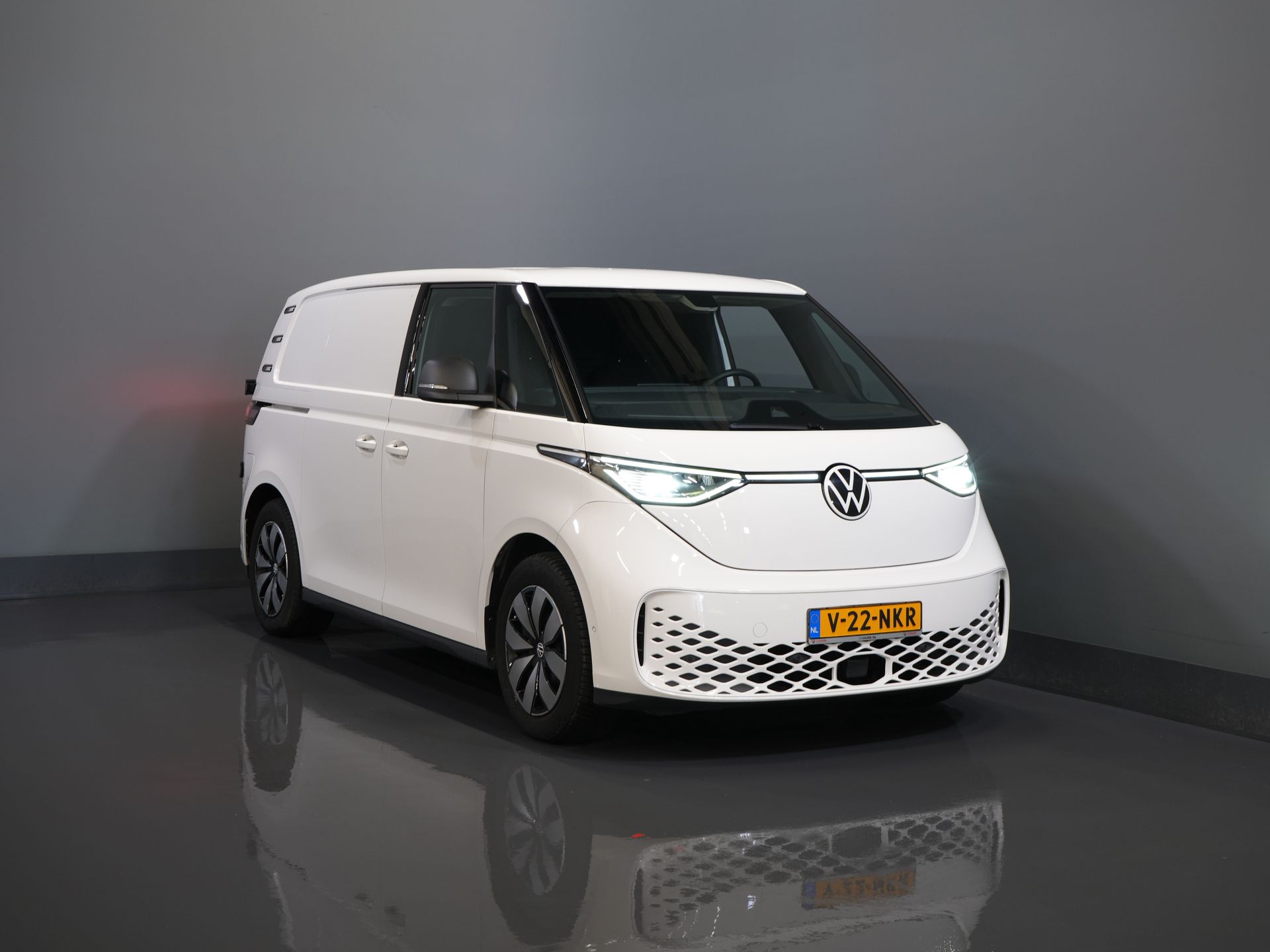 Volkswagen ID. Buzz Van Cargo 77 kWh 423km WLTP LED/ Climă/ Carplay/ Adapt. Cruise/ Seatverw./ Cameră/ PDC