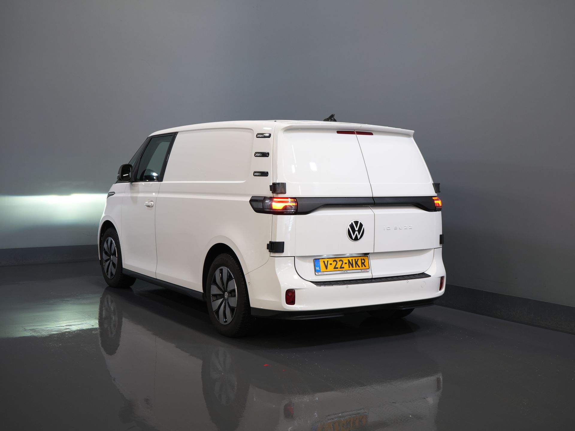 Volkswagen ID. Buzz Van Cargo 77 kWh 423km WLTP LED/ Climă/ Carplay/ Adapt. Cruise/ Seatverw./ Cameră/ PDC