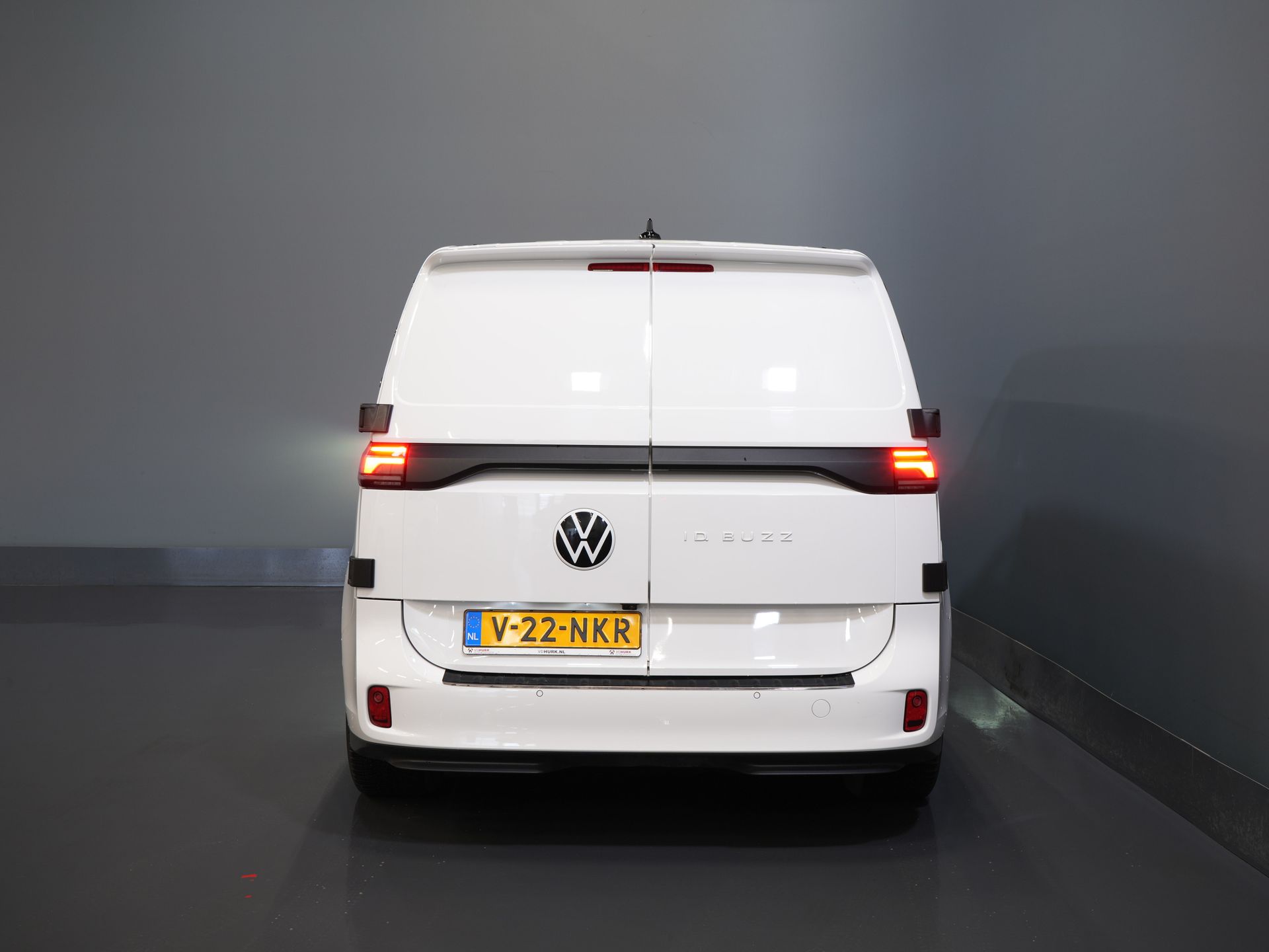 Volkswagen ID. Buzz Van Cargo 77 kWh 423km WLTP LED/ Climă/ Carplay/ Adapt. Cruise/ Seatverw./ Cameră/ PDC
