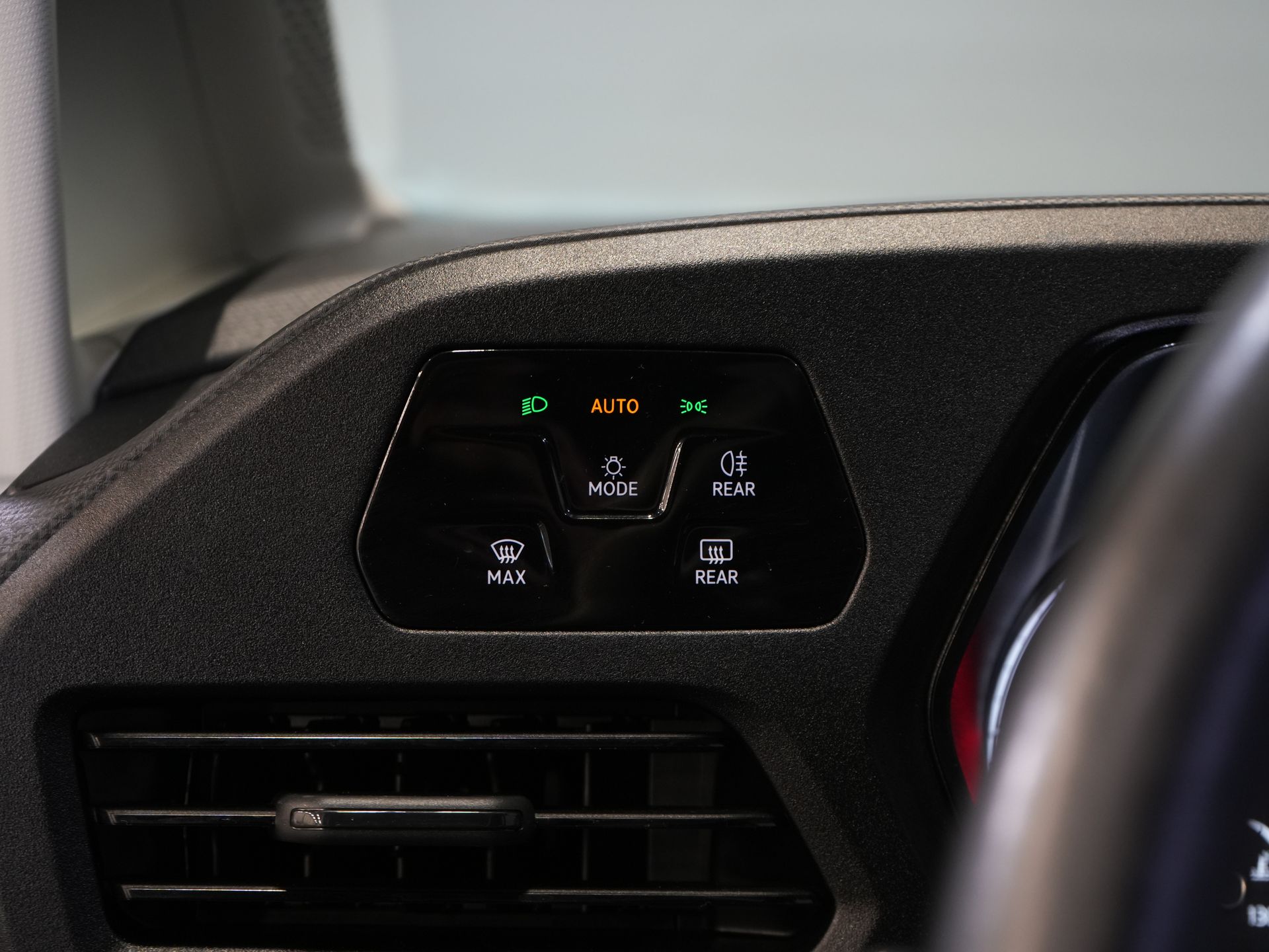 Volkswagen Caddy Cargo Van 2.0 TDI 125 PS DSG Aut. LED/ Standheizung/ Carplay/ Sitzheizung/ Klimaanlage/ Kamera/ Cruise/ PDC