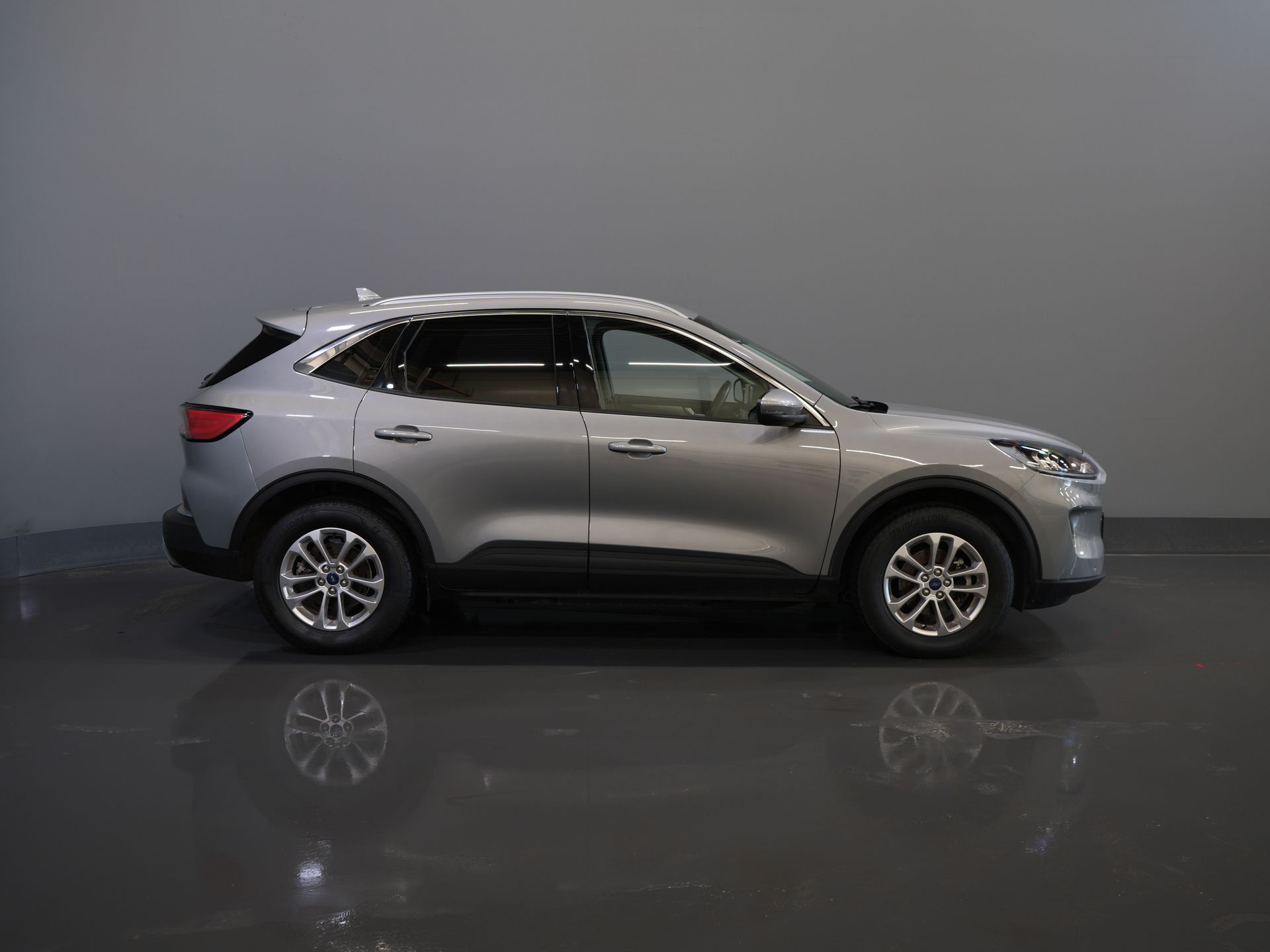 Ford Kuga SUV 2.5 PHEV 225 ch Titanium Navi/ Carplay/Sièges chauffants/Volant chauffant/Caméra/PDC/Climatisation