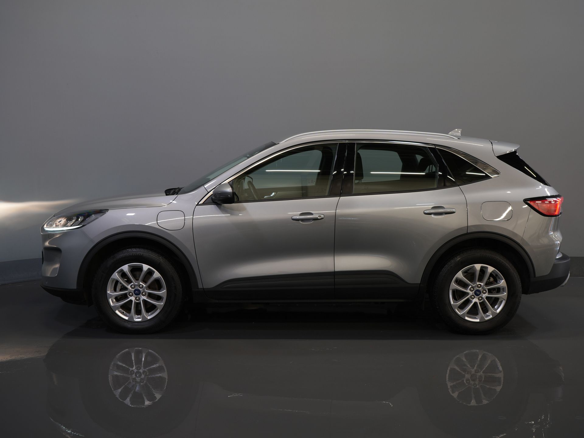 Ford Kuga SUV 2.5 PHEV 225 KM Titanium Navi/ Carplay/Podgrzewane fotele/Podgrzewana kierownica/ Kamera/ PDC/ Klimatyzacja