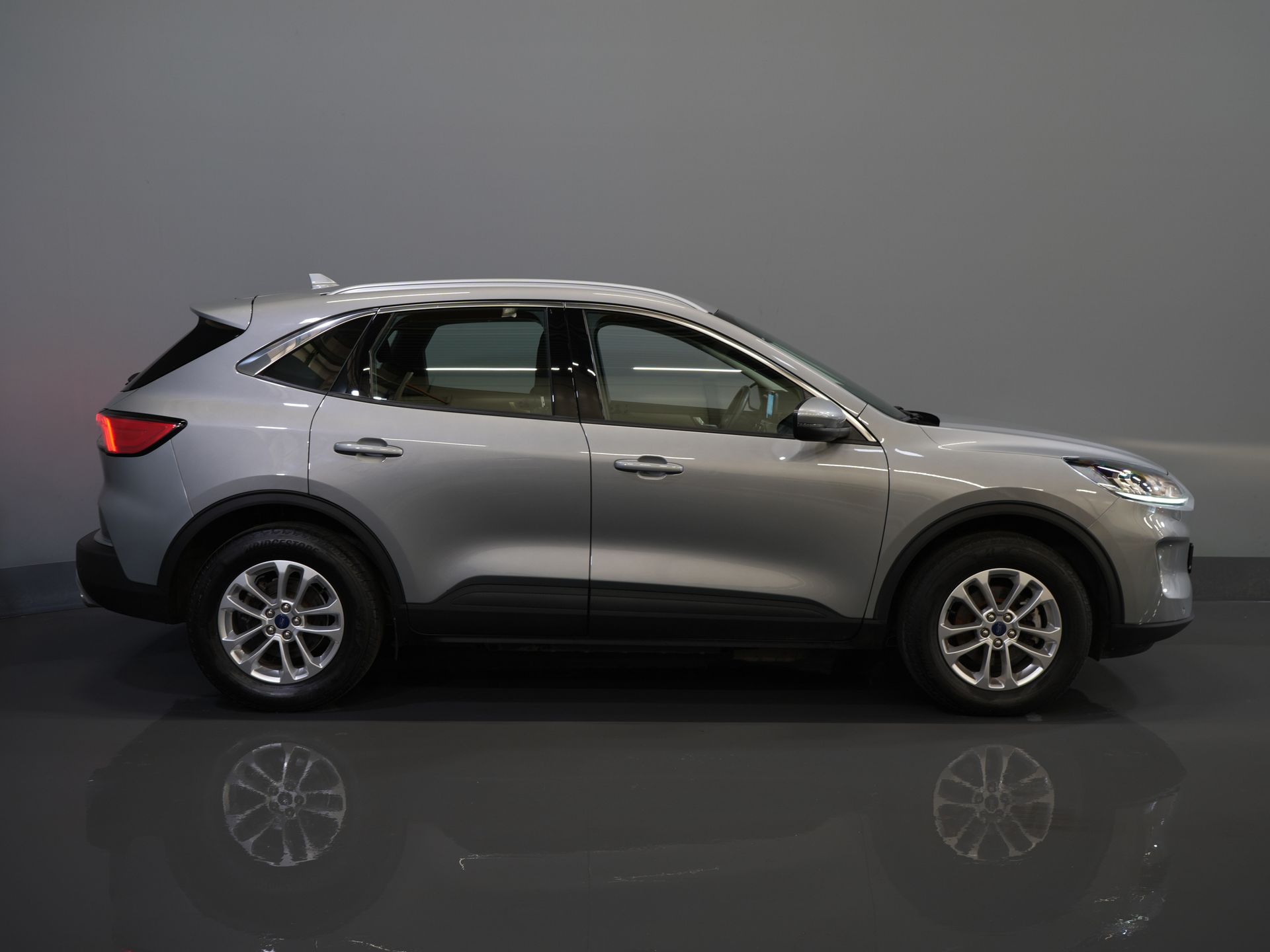 Ford Kuga SUV 2.5 PHEV 225 KM Titanium Navi/ Carplay/Podgrzewane fotele/Podgrzewana kierownica/ Kamera/ PDC/ Klimatyzacja