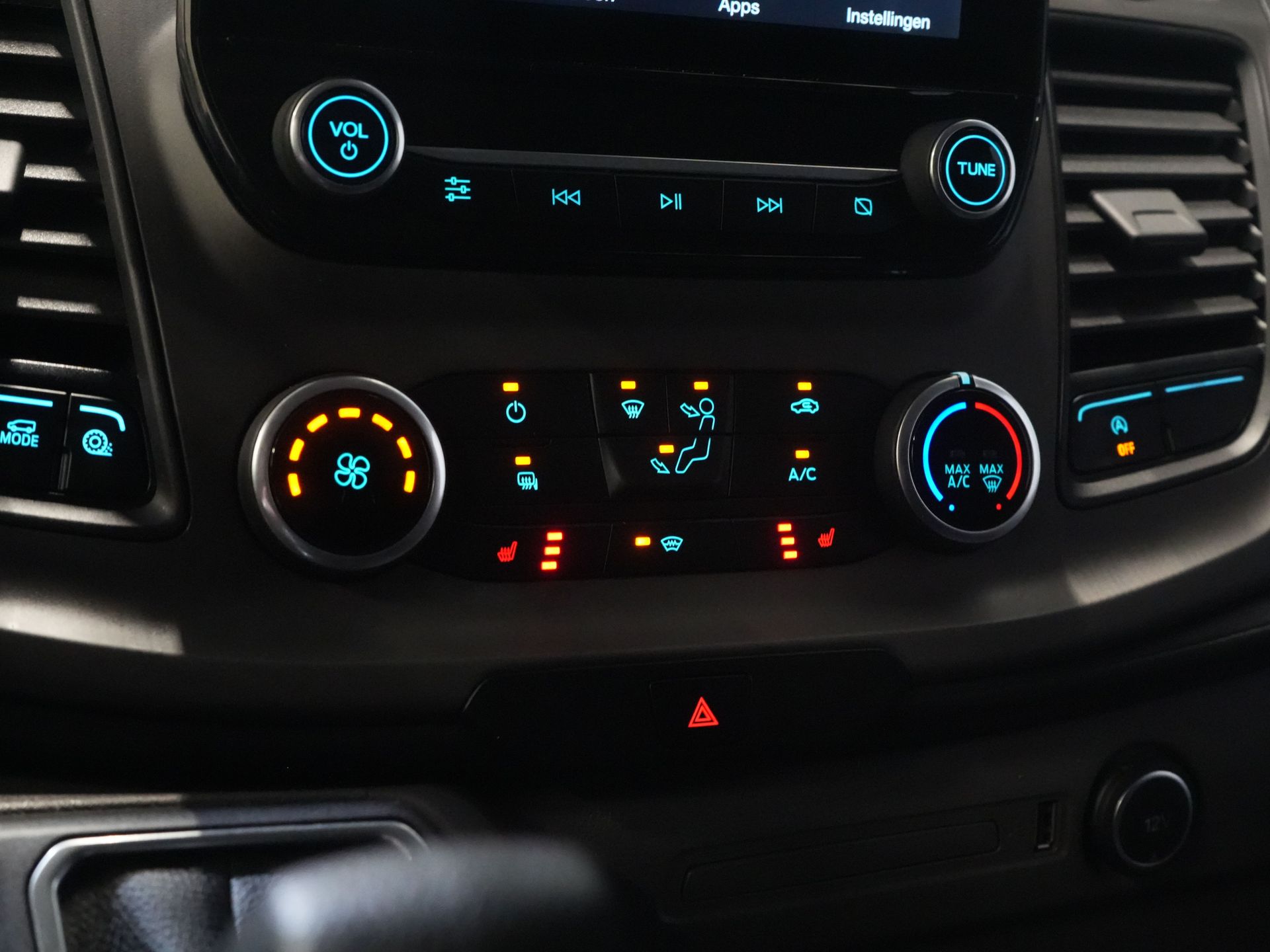 Ford Transit Custom Van 300 2.0 TDCI 130 CP Aut. L2 BPM GRATUIT! Ready2Go 2x Ușă glisantă/ Încălzire stand/ Încălzire scaune/ Carplay/ Cruise/ PDC V+A/ Cameră
