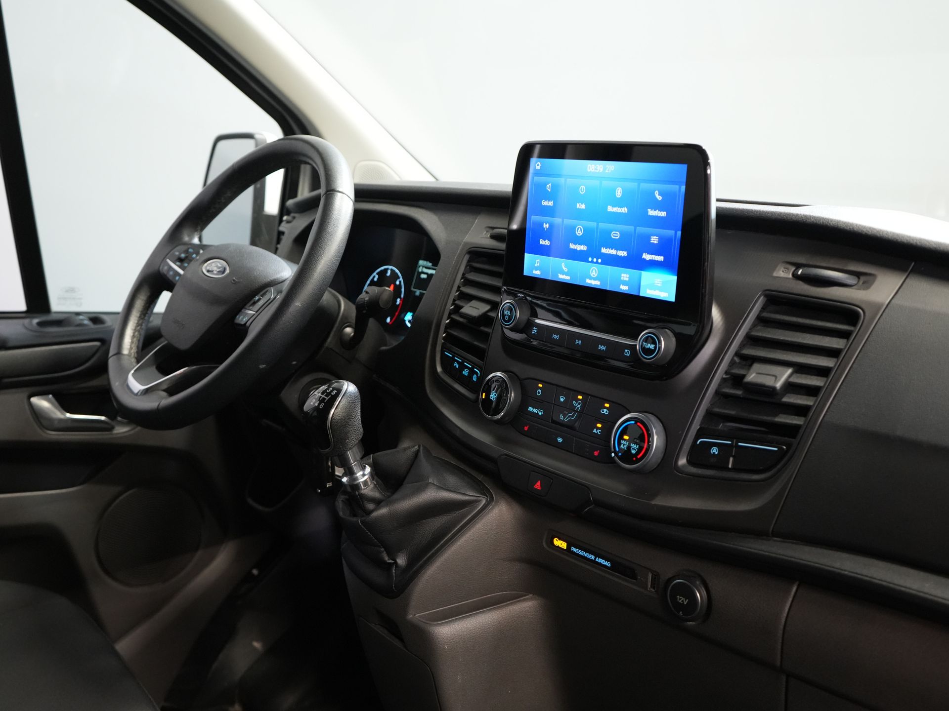 Ford Transit Custom Bestelbus 2.0 TDCI L2 Trend DC Dubbel Cabine BPM VRIJ! Stoelverw./ Carplay/ 2.7t Trekverm./ Navi/ PDC/ Cruise