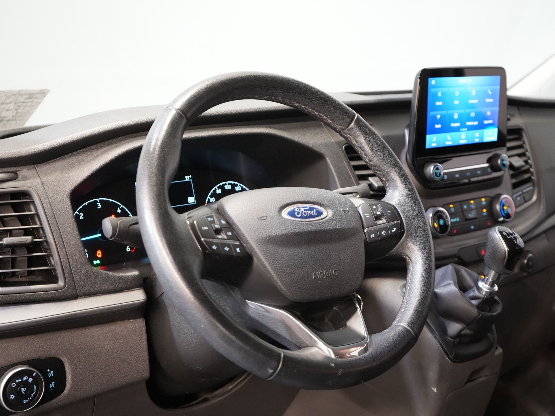 Ford Transit Custom Bestelbus 2.0 TDCI L2 Trend DC Dubbel Cabine BPM VRIJ! Stoelverw./ Carplay/ 2.7t Trekverm./ Navi/ PDC/ Cruise