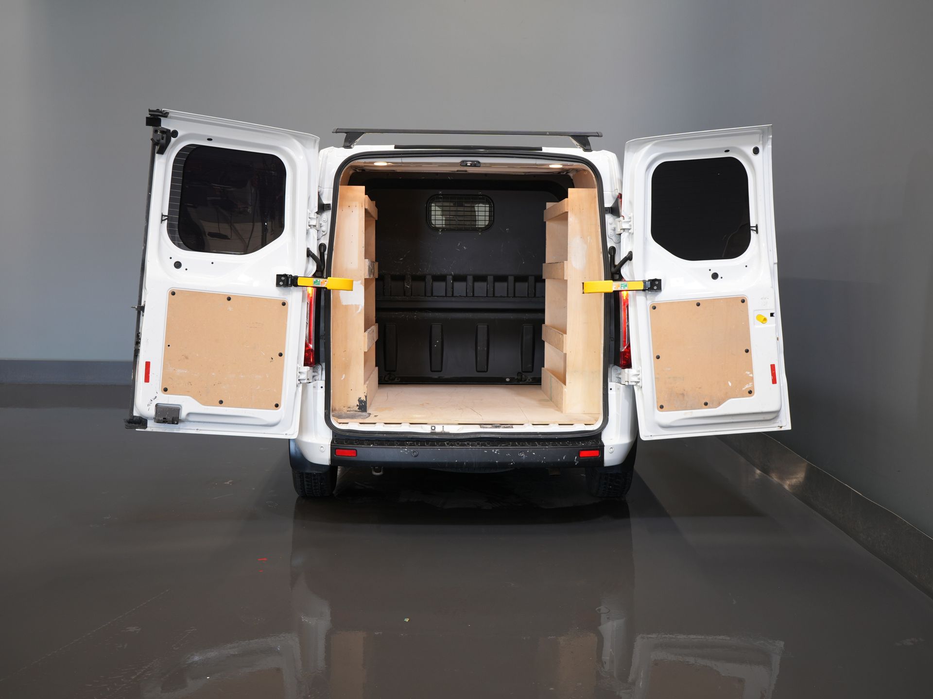 Ford Transit Custom Bestelbus 2.0 TDCI L2 Trend DC Dubbel Cabine BPM VRIJ! Stoelverw./ Carplay/ 2.7t Trekverm./ Navi/ PDC/ Cruise