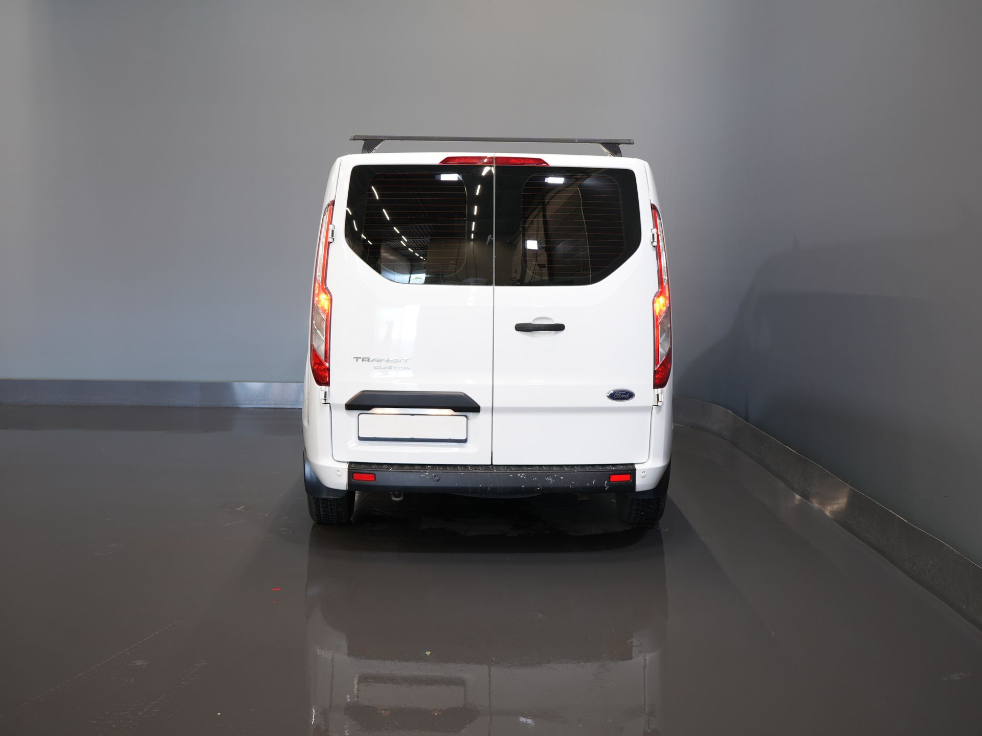 Ford Transit Custom Bestelbus 2.0 TDCI L2 Trend DC Dubbel Cabine BPM VRIJ! Stoelverw./ Carplay/ 2.7t Trekverm./ Navi/ PDC/ Cruise