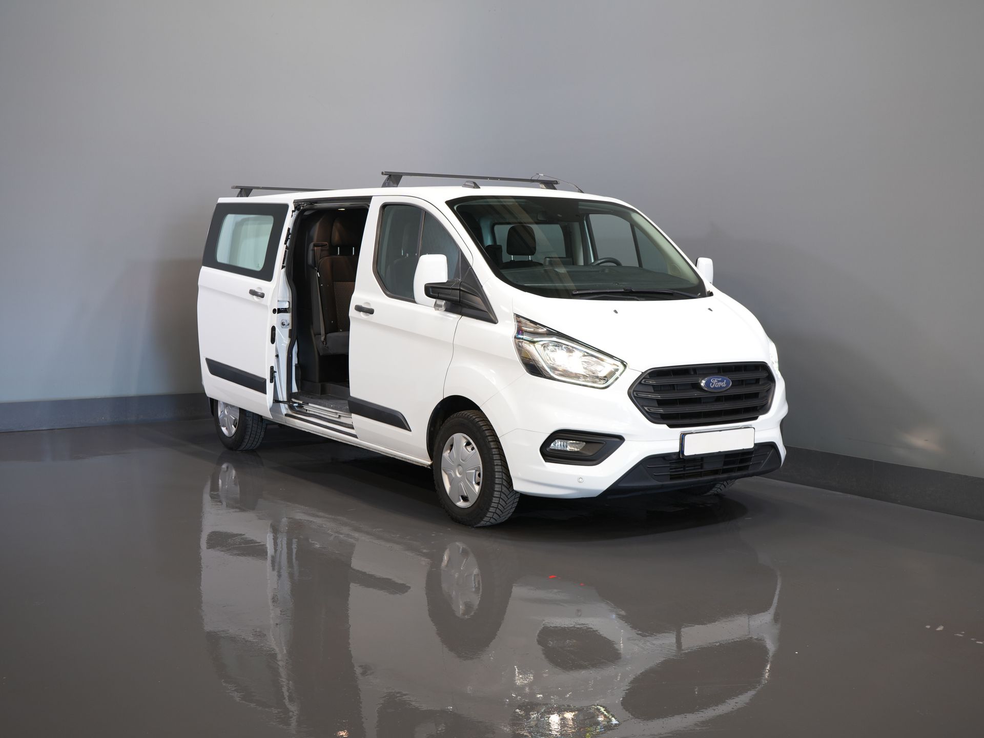 Ford Transit Custom Bestelbus 2.0 TDCI L2 Trend DC Dubbel Cabine BPM VRIJ! Stoelverw./ Carplay/ 2.7t Trekverm./ Navi/ PDC/ Cruise