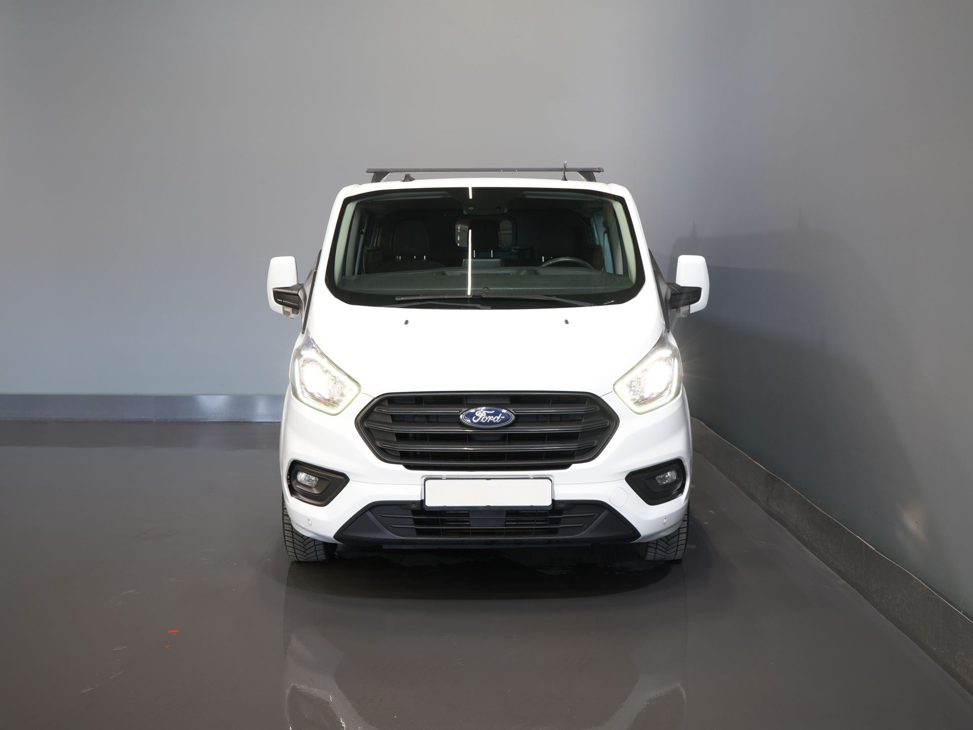 Ford Transit Custom Bestelbus 2.0 TDCI L2 Trend DC Dubbel Cabine BPM VRIJ! Stoelverw./ Carplay/ 2.7t Trekverm./ Navi/ PDC/ Cruise