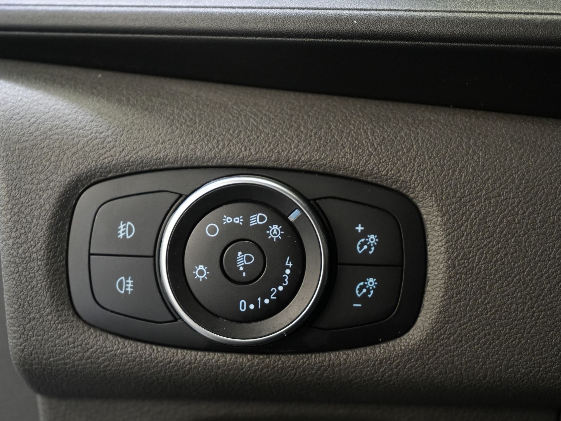 Ford Transit Custom Bestelbus 2.0 TDCI L2 Trend DC Dubbel Cabine BPM VRIJ! Stoelverw./ Carplay/ 2.7t Trekverm./ Navi/ PDC/ Cruise