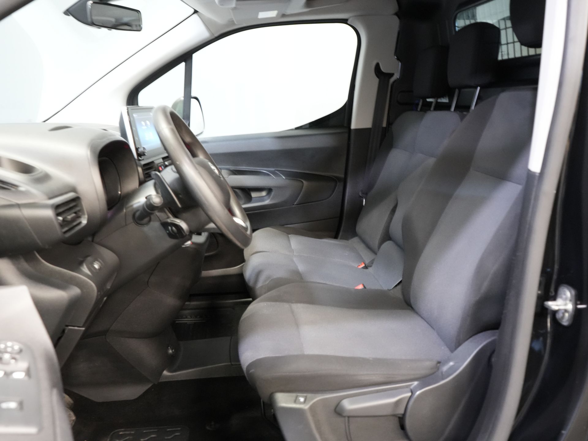 Toyota PROACE CITY Bestelbus 1.2 Turbo 130 pk Aut. L2 Benzine BPM VRIJ! 3Pers./ Carplay/ Camera/ LMV/ PDC/ Airco/ Cruise