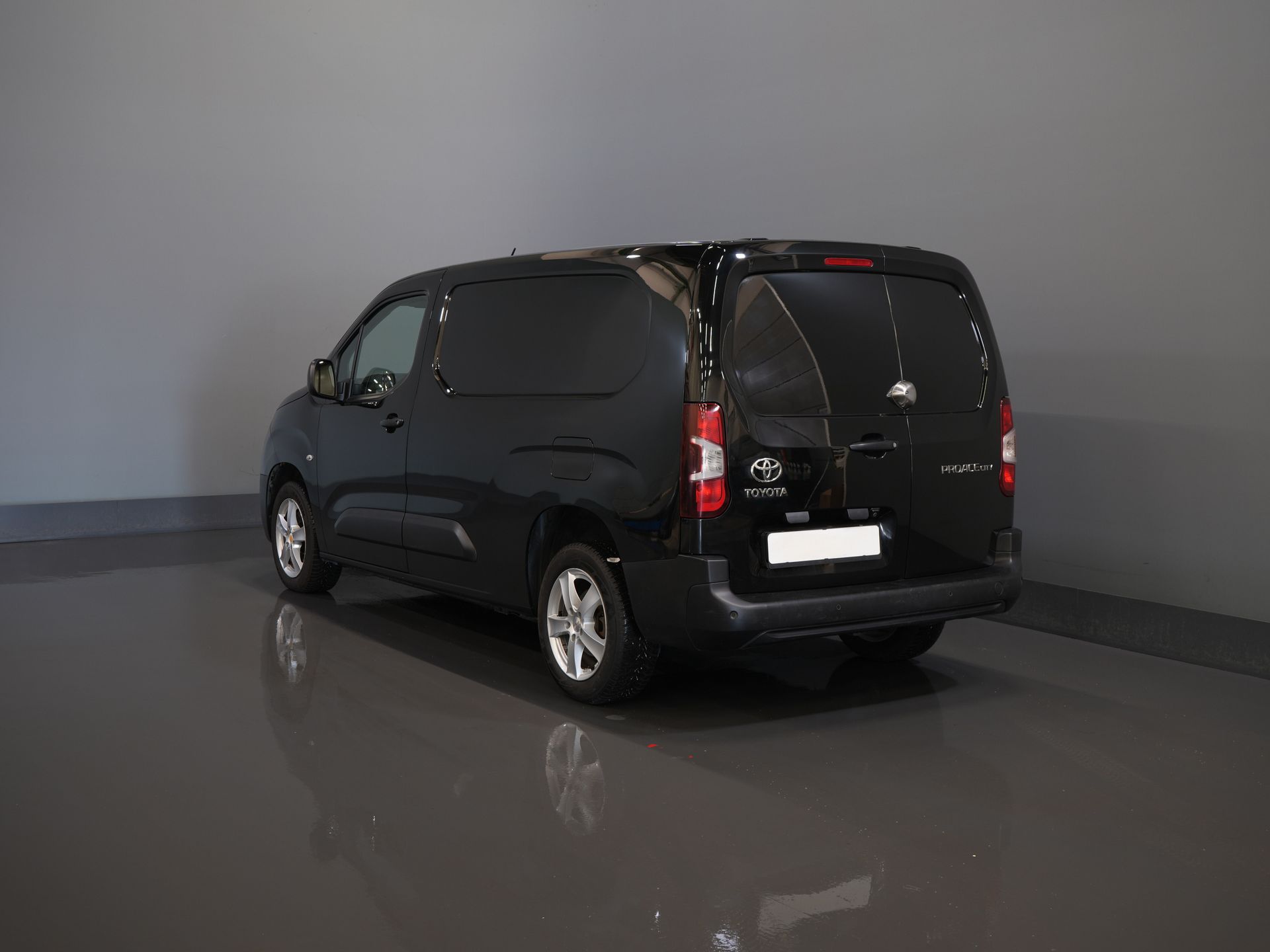 Toyota PROACE CITY Bestelbus 1.2 Turbo 130 pk Aut. L2 Benzine BPM VRIJ! 3Pers./ Carplay/ Camera/ LMV/ PDC/ Airco/ Cruise