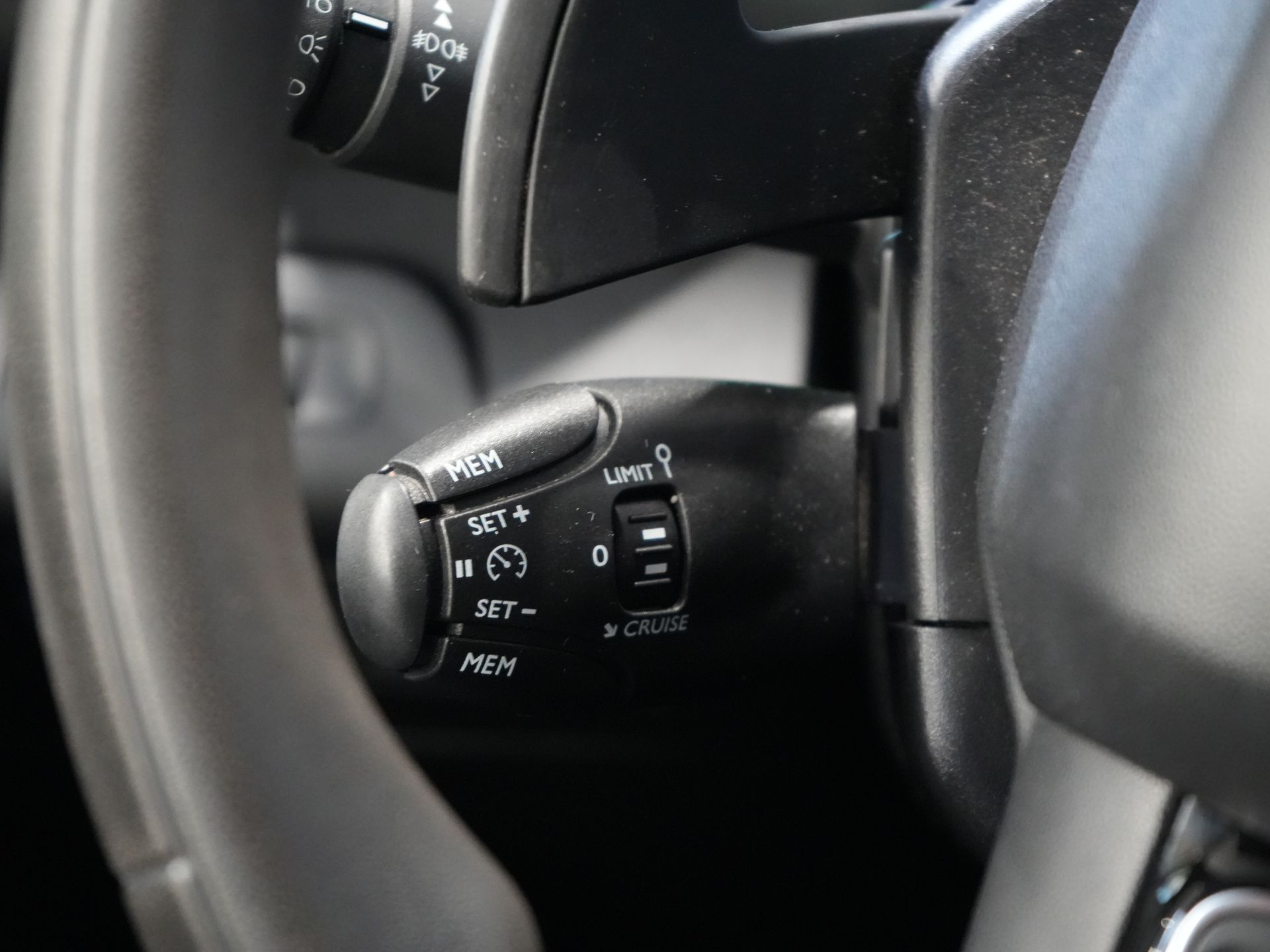 Toyota PROACE CITY Bestelbus 1.2 Turbo 130 pk Aut. L2 Benzine BPM VRIJ! 3Pers./ Carplay/ Camera/ LMV/ PDC/ Airco/ Cruise
