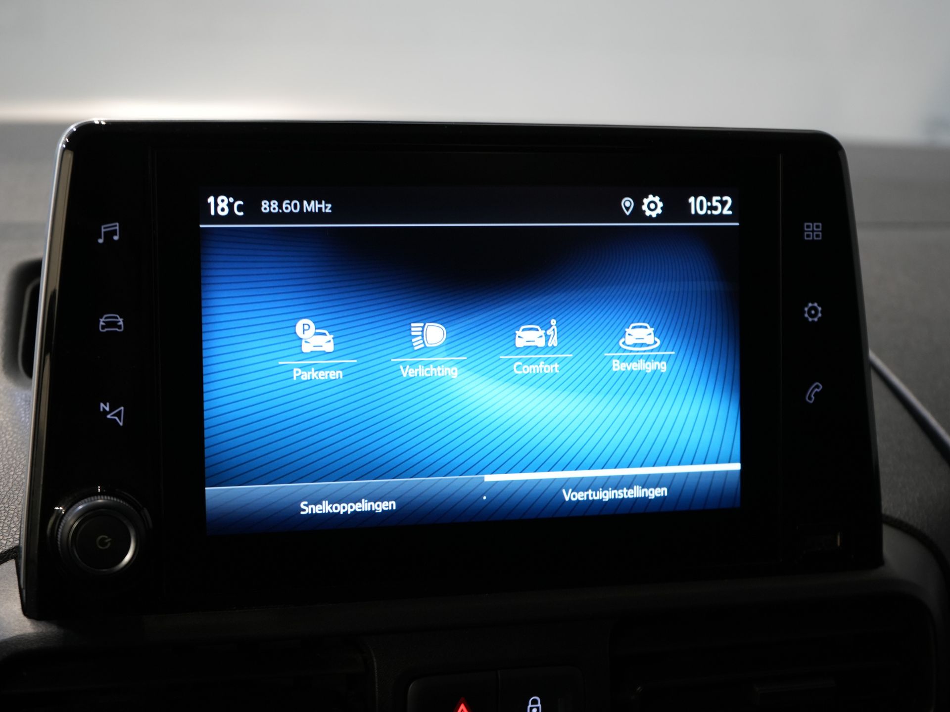 Toyota PROACE CITY Bestelbus 1.2 Turbo 130 pk Aut. L2 Benzine BPM VRIJ! 3Pers./ Carplay/ Camera/ LMV/ PDC/ Airco/ Cruise